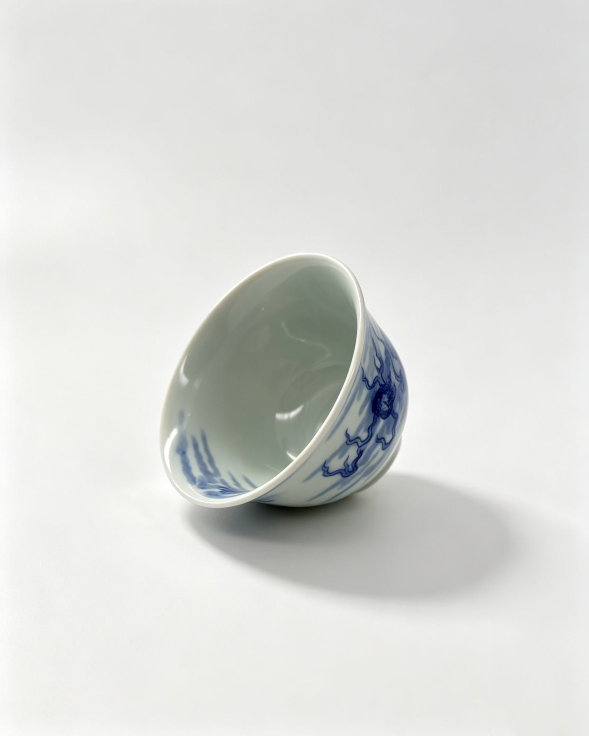 Hidden Dragon Blue and White Tea Tasting Cup        110ml   -Jingdezhen porcelain