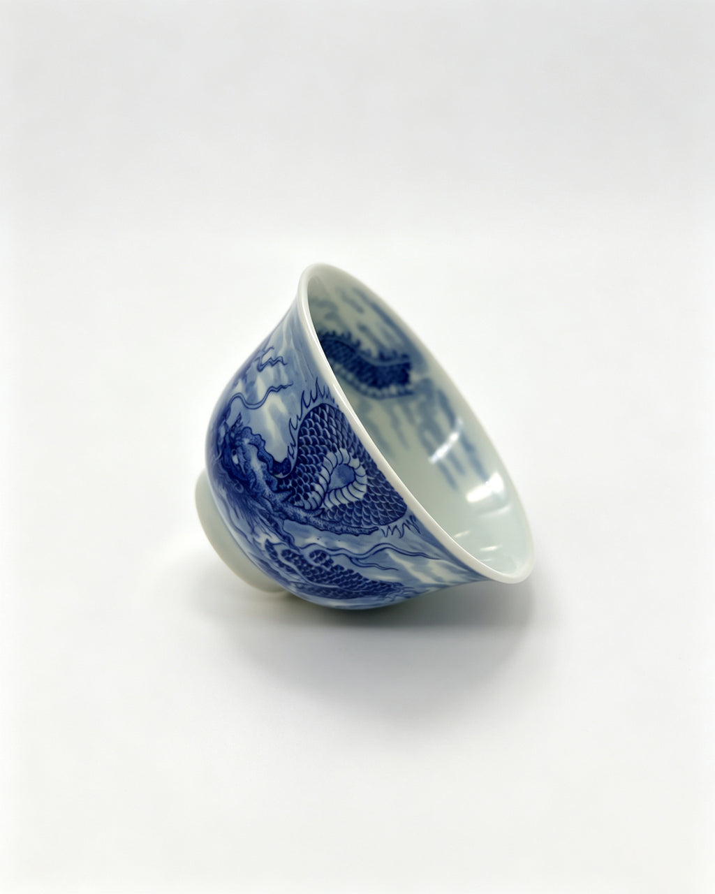 Hidden Dragon Blue and White Tea Tasting Cup        110ml   -Jingdezhen porcelain