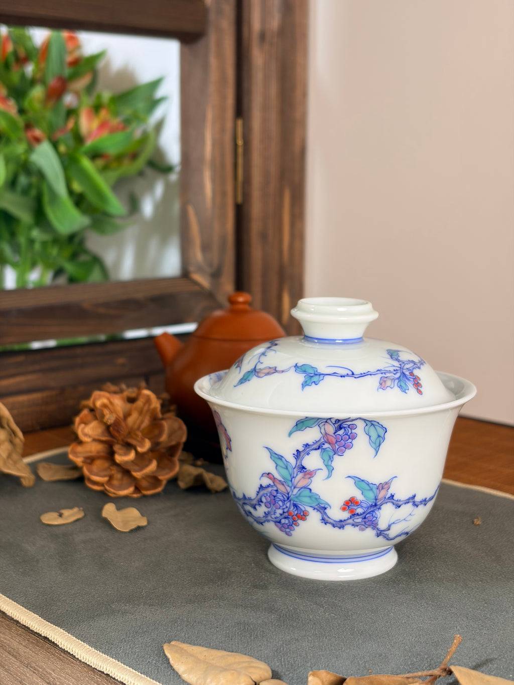 Doucai Banana & Grape Gaiwan     170ml   -Jingdezhen porcelain