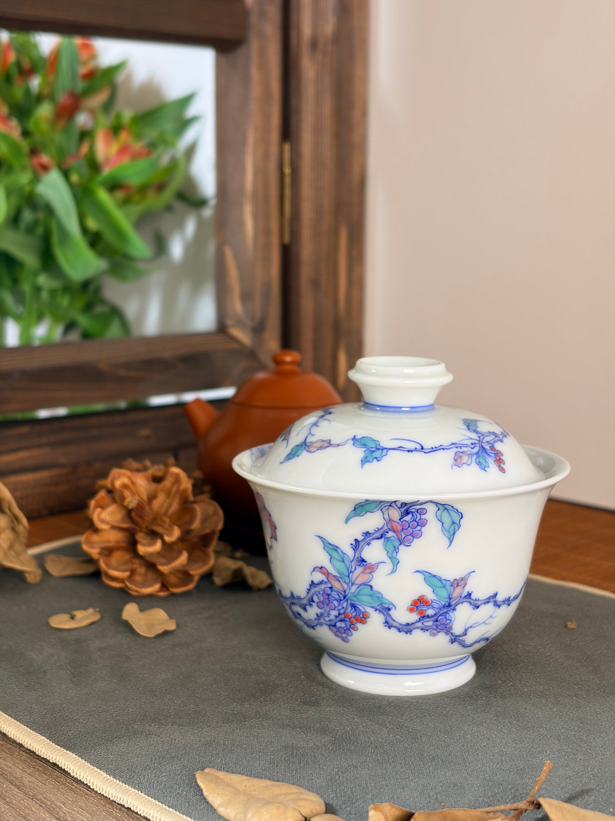 Doucai Banana & Grape Gaiwan     170ml   -Jingdezhen porcelain