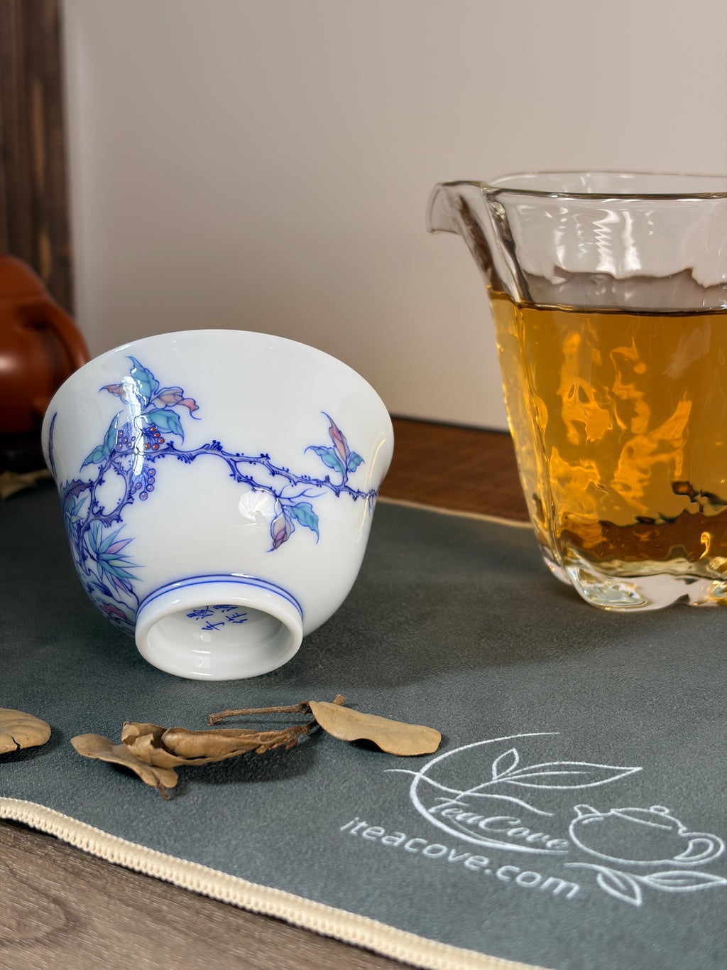 Doucai "Banana Leaf, Butterfly Lingzhi Teacup       110ml   -Jingdezhen porcelain