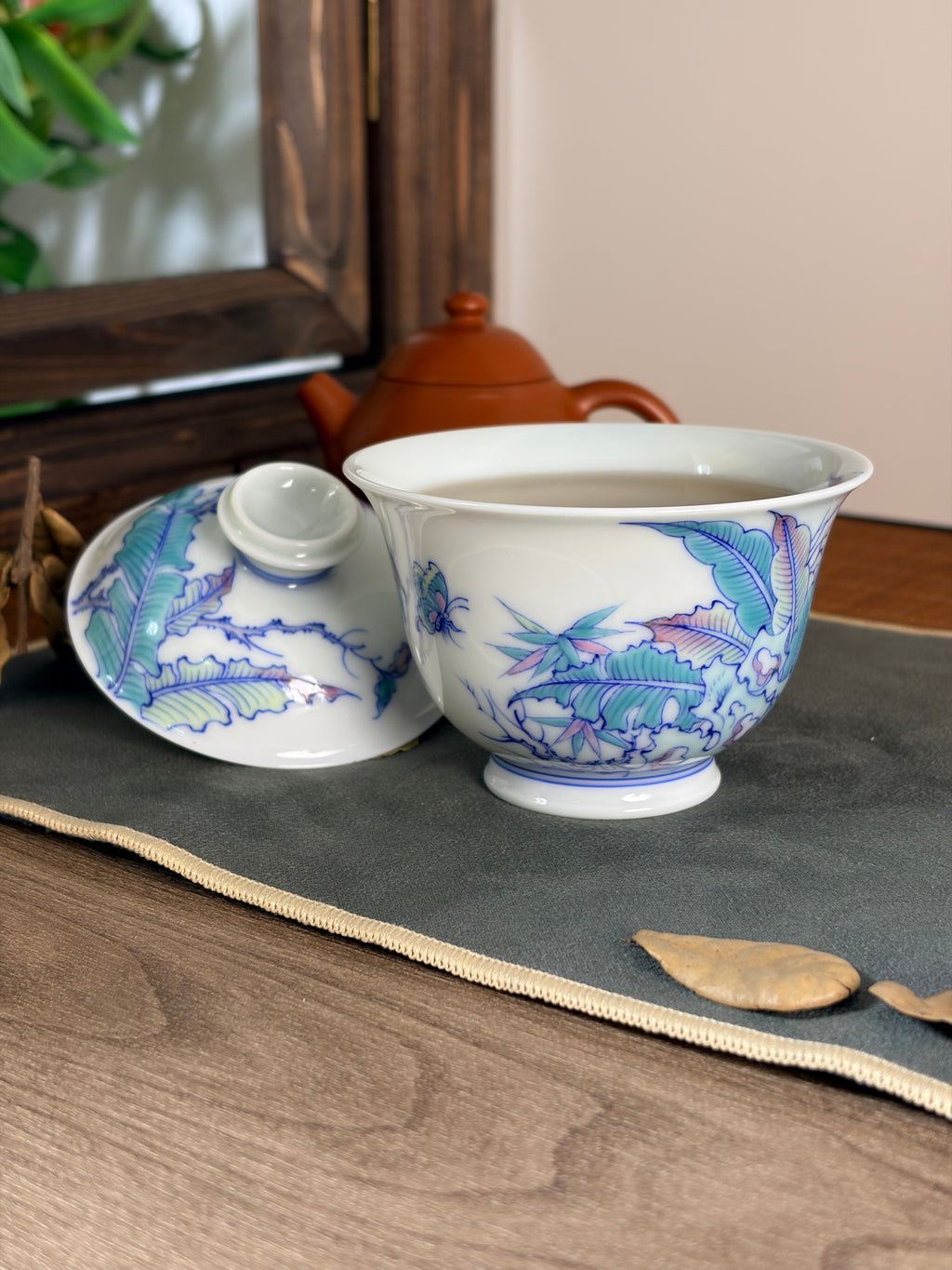 Doucai Banana & Grape Gaiwan     170ml   -Jingdezhen porcelain