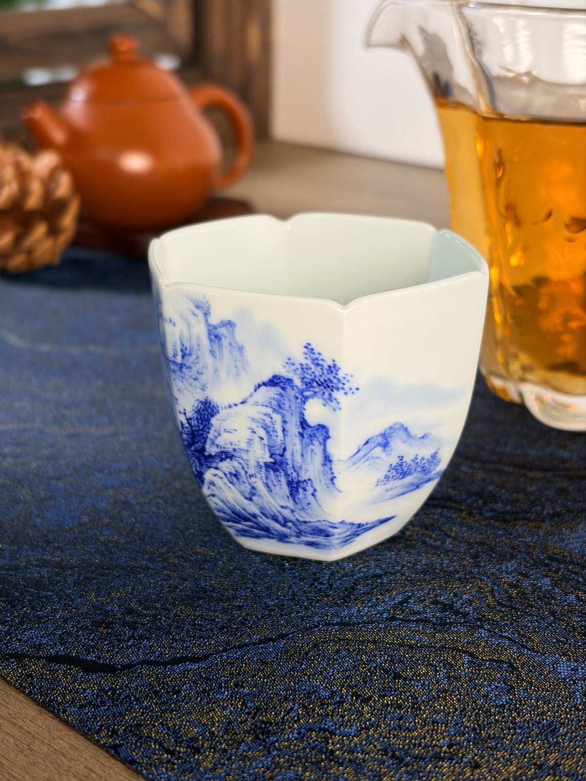 Hexagonal Floral Rim Master Teacup       100ml   -Jingdezhen porcelain