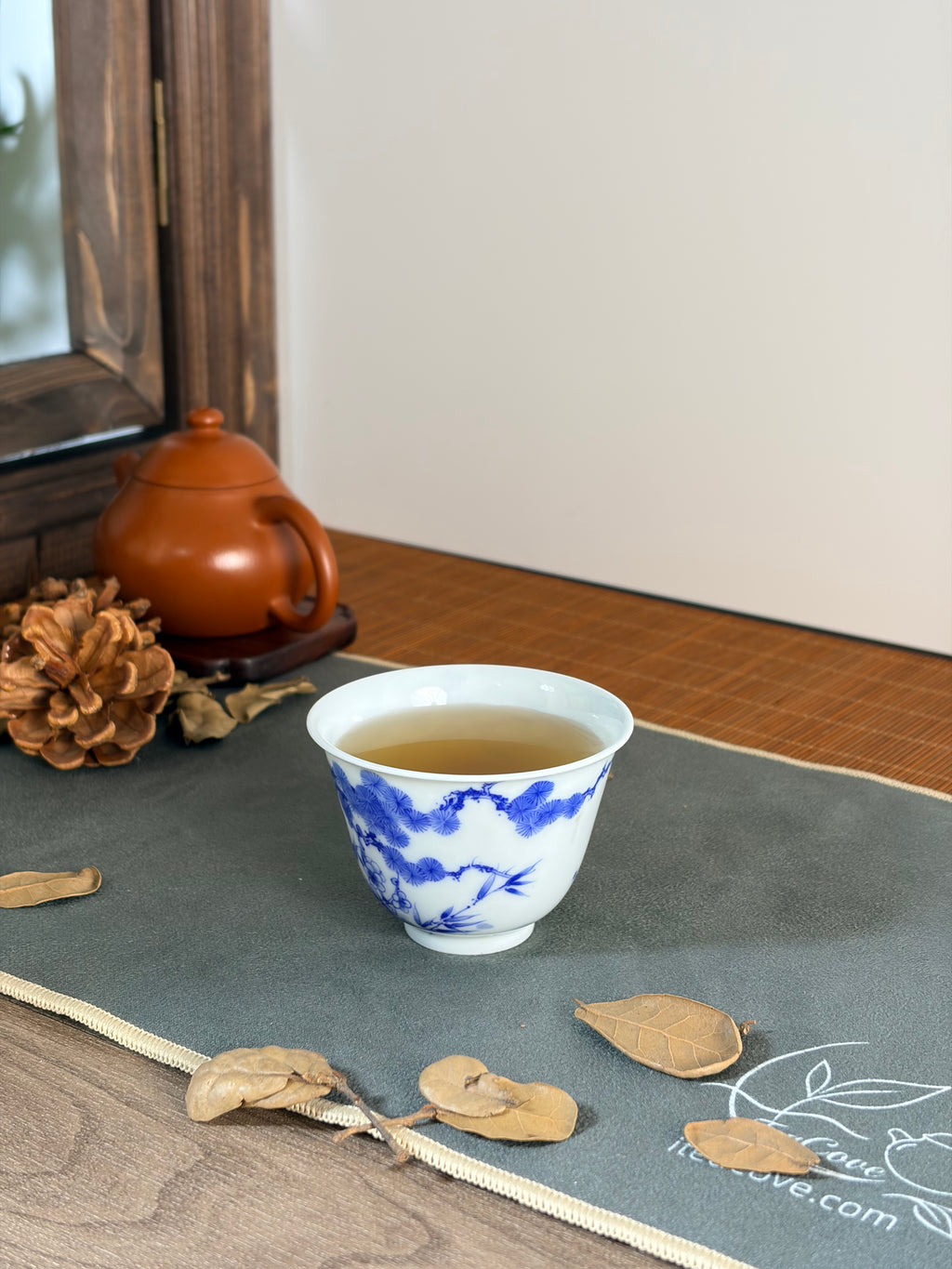 Three Friends of Winter      80ml   -Jingdezhen porcelain