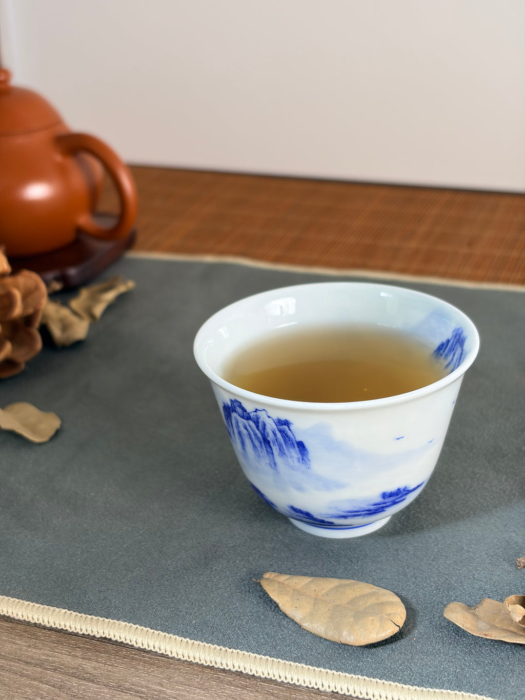 Mountain Dwelling Landscape       70ml   -Jingdezhen porcelain