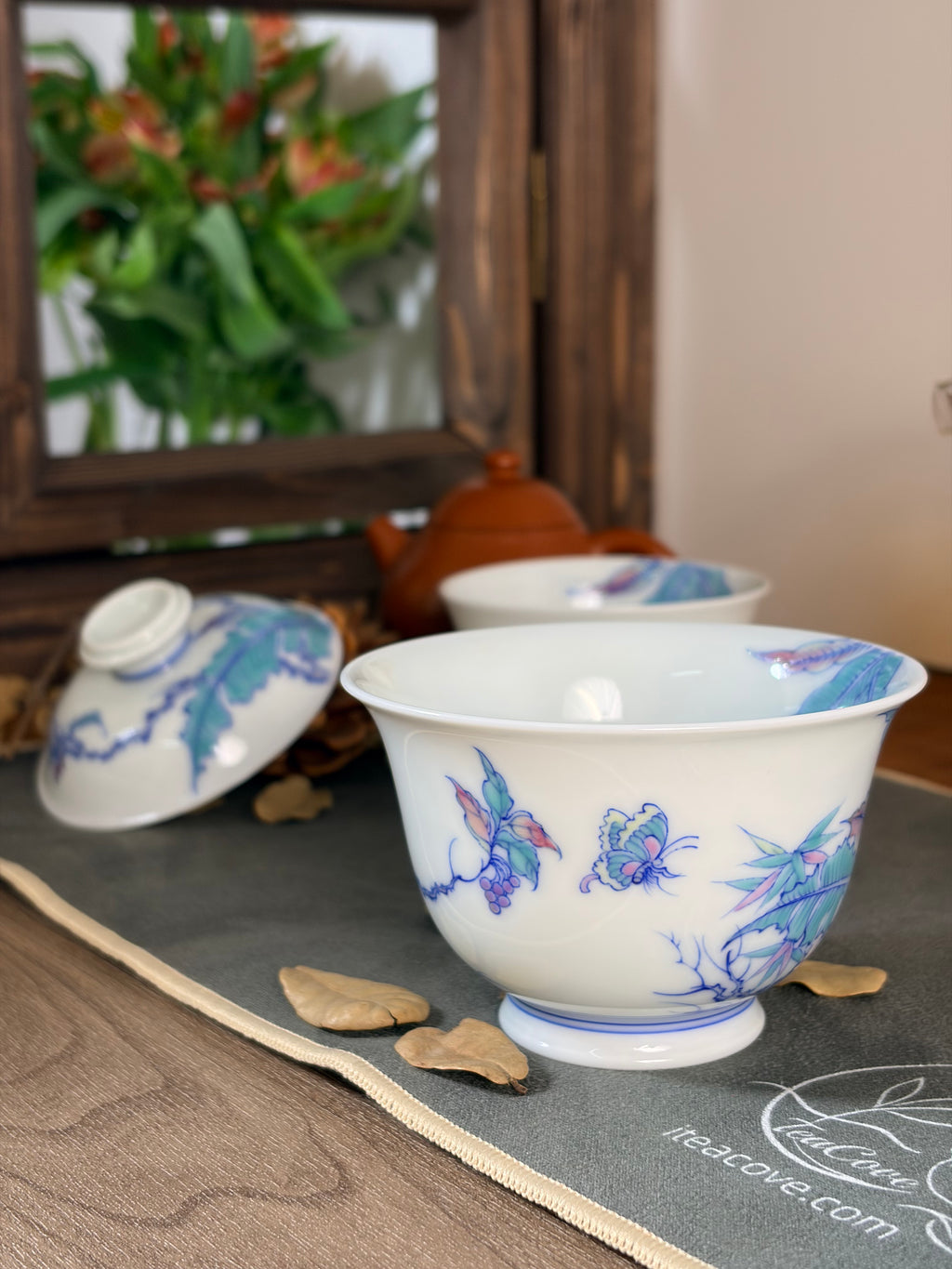 Doucai Banana & Grape Gaiwan     170ml   -Jingdezhen porcelain