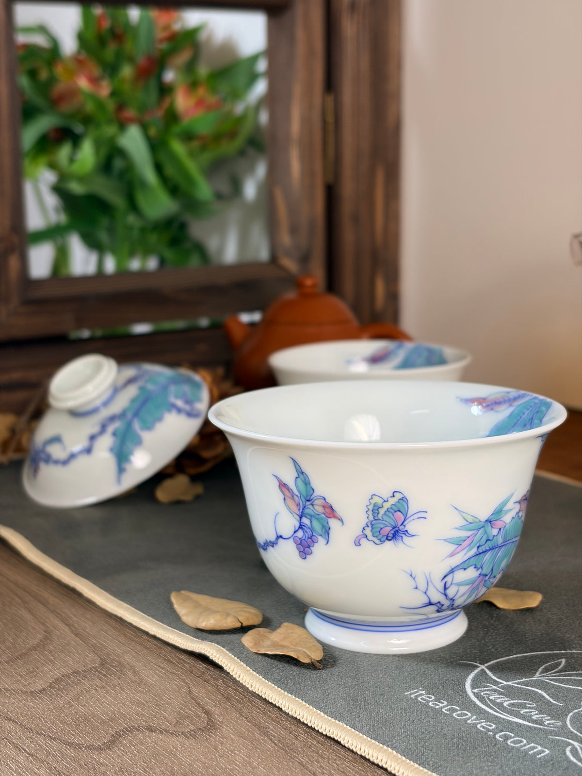 Doucai Banana & Grape Gaiwan     170ml   -Jingdezhen porcelain