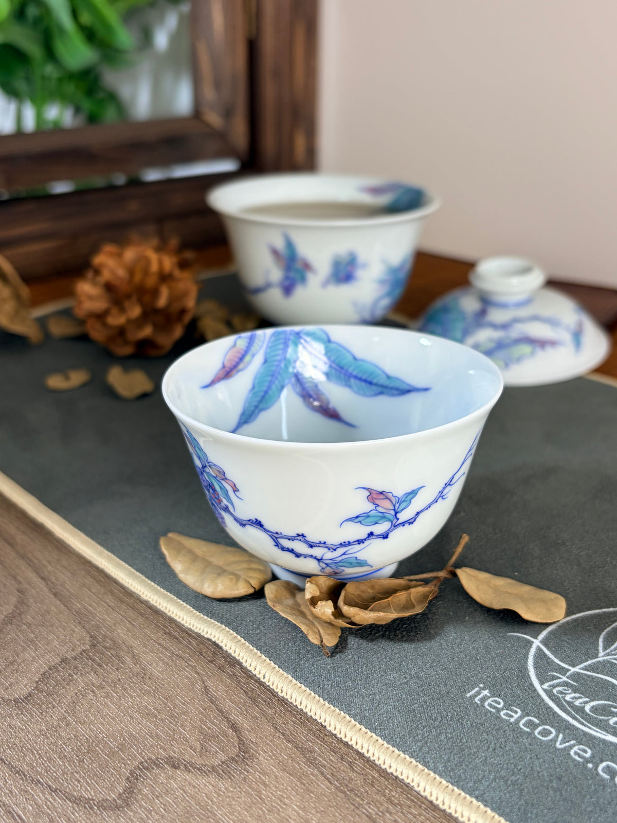 Doucai "Banana Leaf, Butterfly Lingzhi Teacup       110ml   -Jingdezhen porcelain