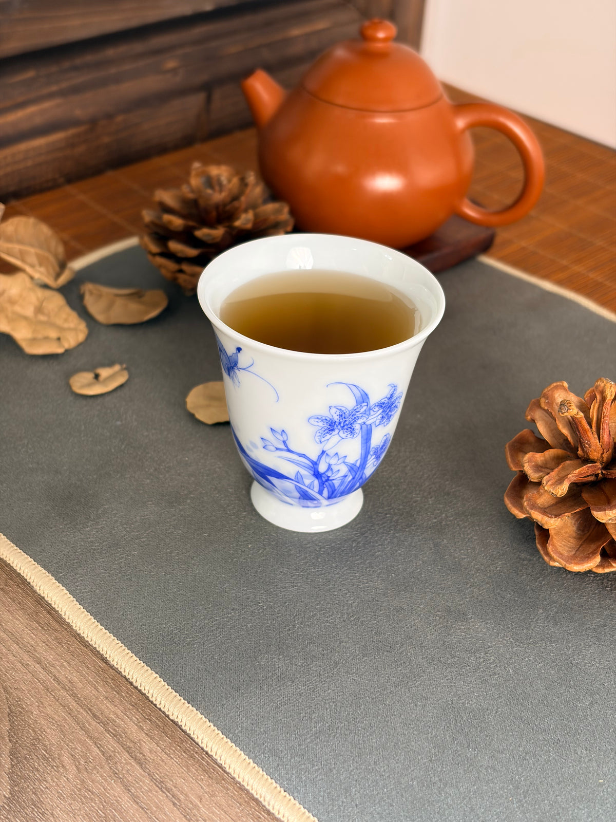 Blue and White Butterfly & Daylily       60ml   -Jingdezhen porcelain