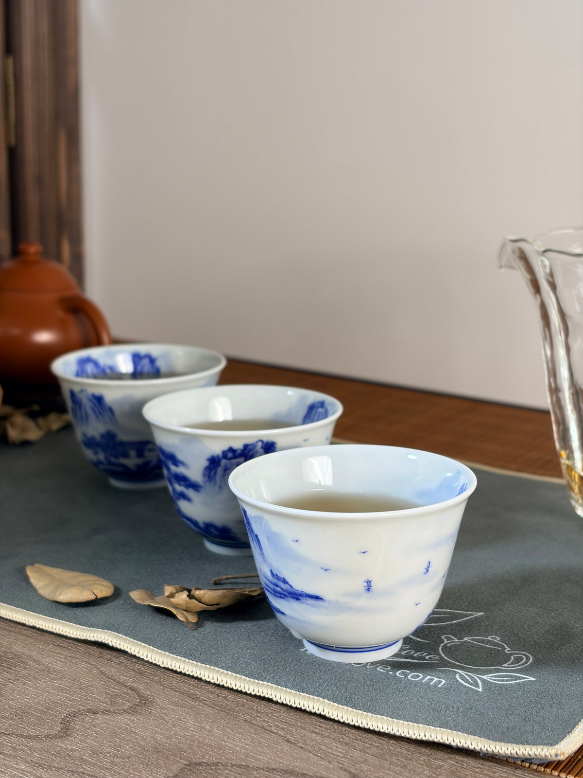 Mountain Dwelling Landscape       70ml   -Jingdezhen porcelain