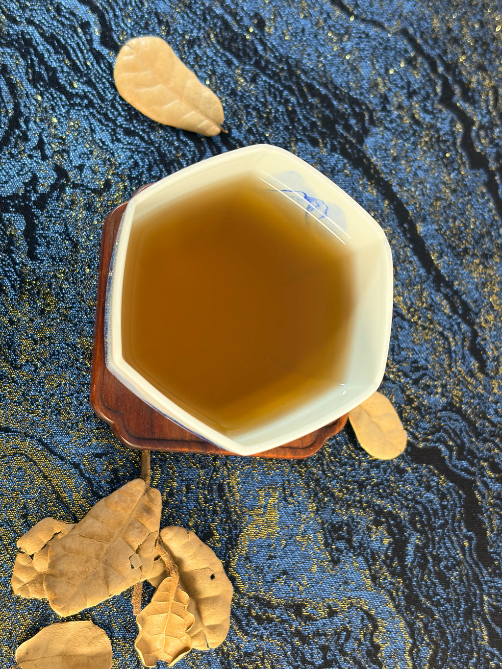 Hexagonal Floral Rim Master Teacup       100ml   -Jingdezhen porcelain