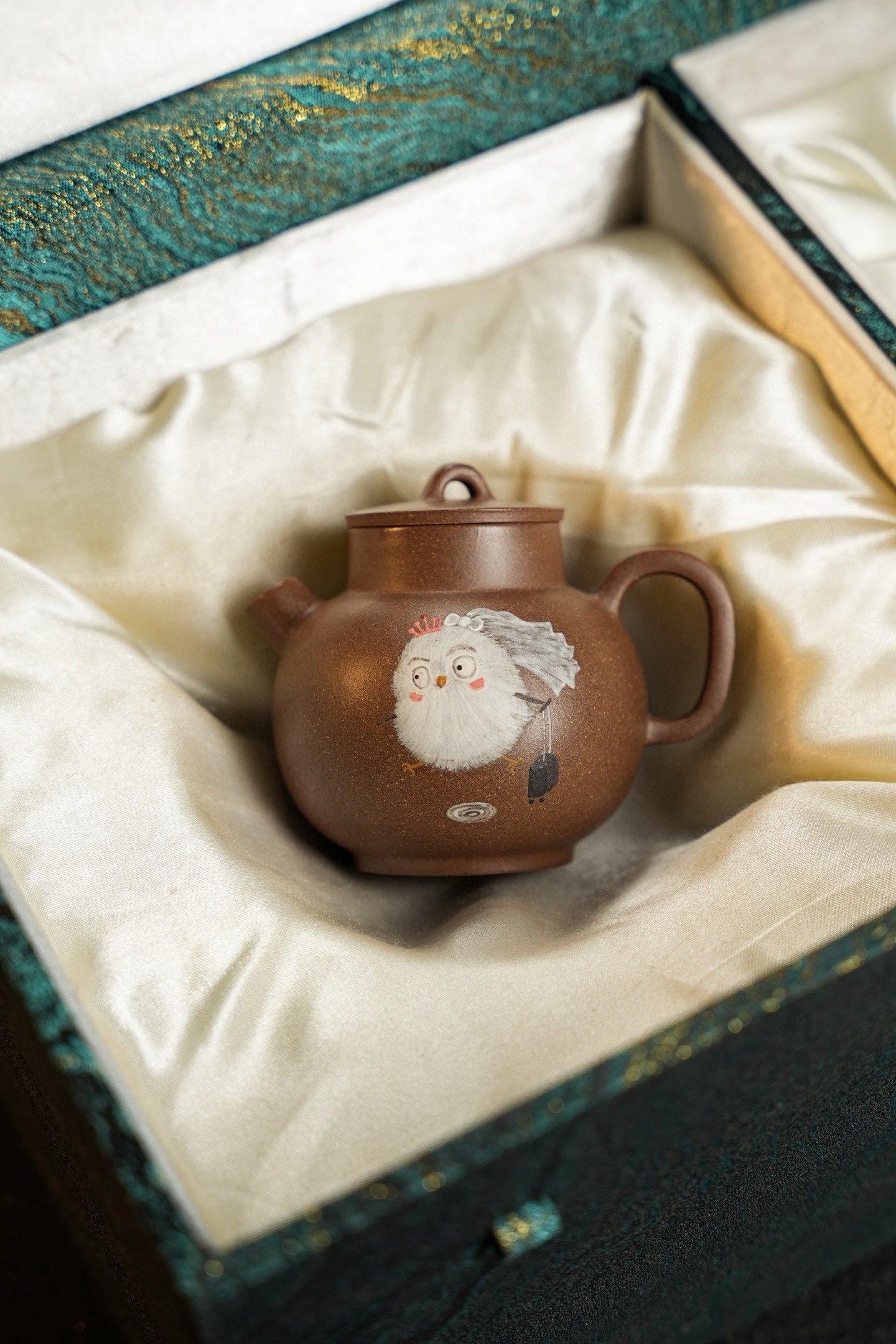 Ling Long Yu Guan 100cc - Yixing Zisha Purple Clay Teapot