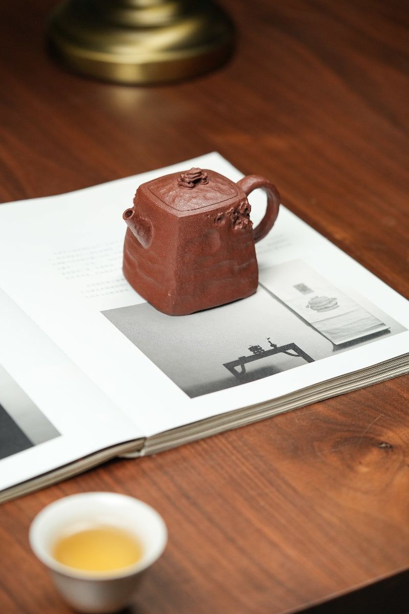 Tai Hu Shi Qu   140cc - Yixing Zisha Purple Clay Teapot