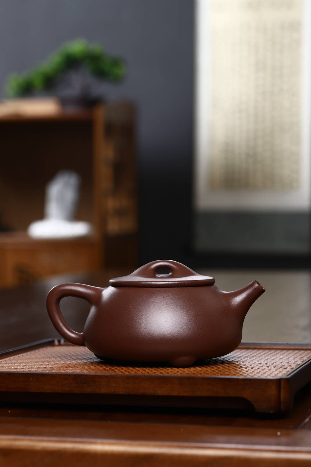 Jin Yu Man Tang   320cc - Yixing Zisha Purple Clay Teapot