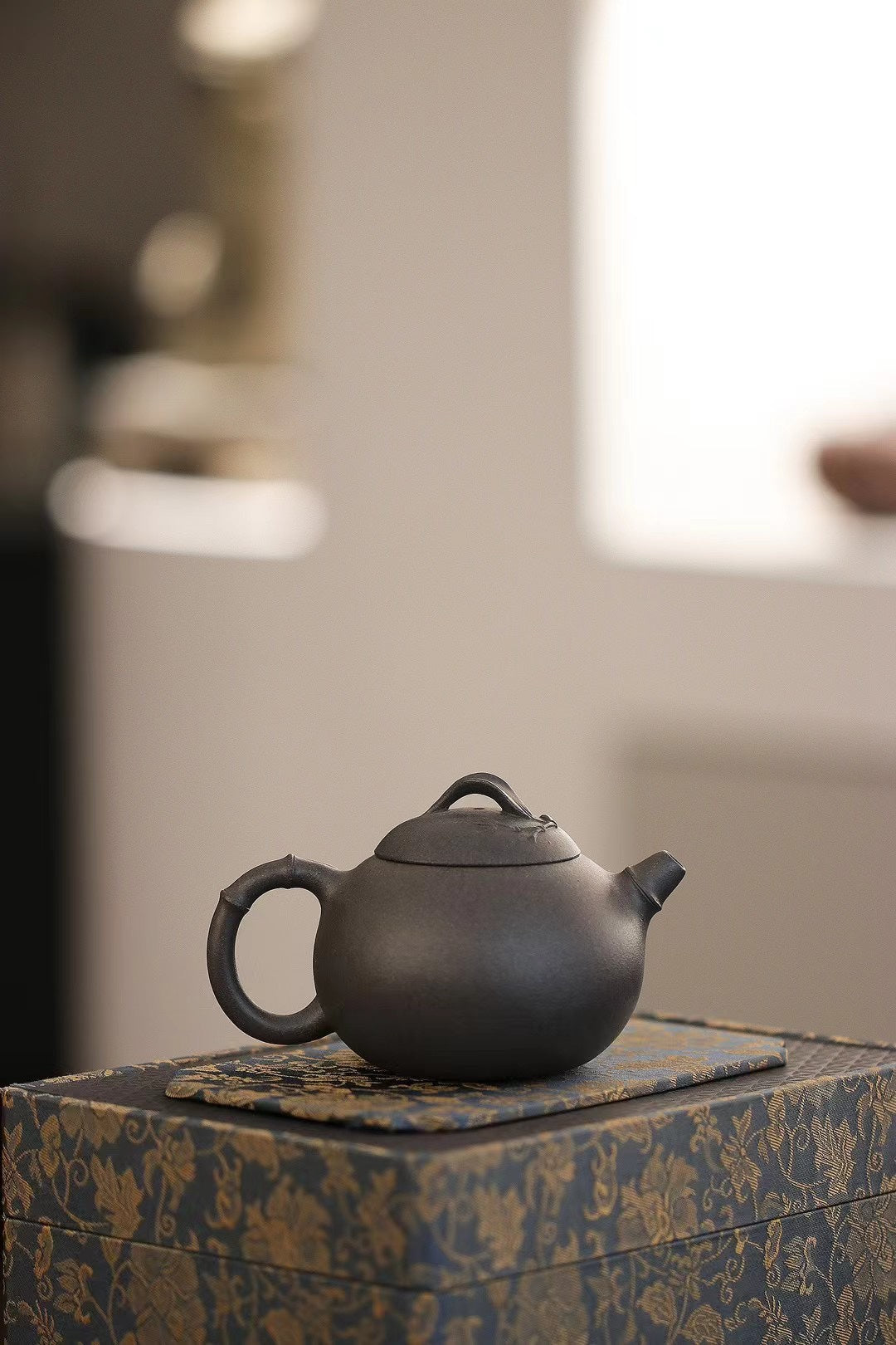 Wen Zhu Hu   160cc - Yixing Zisha Purple Clay Teapot