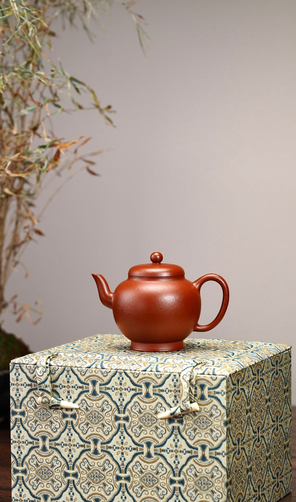 Nan Zhou Gao Shan  160cc - Yixing Zisha Purple Clay Teapot