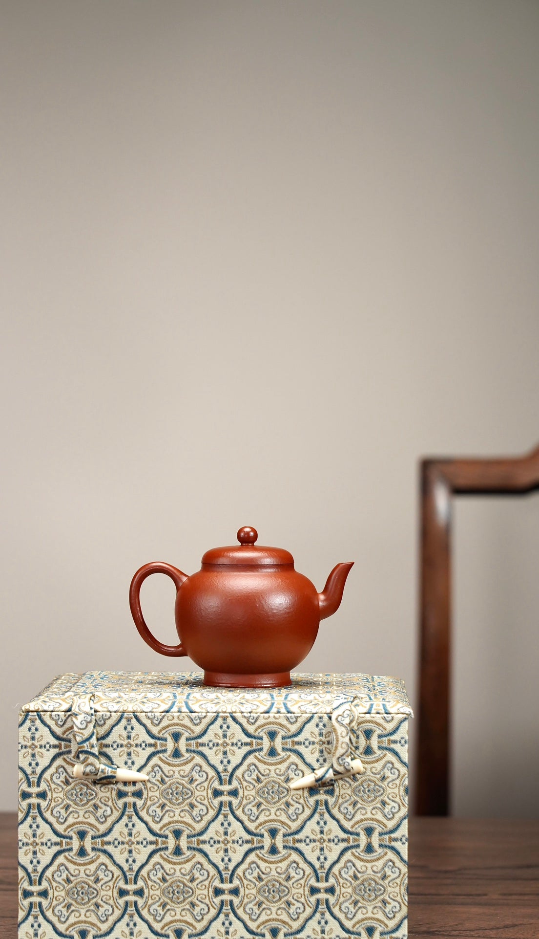 Nan Zhou Gao Shan  160cc - Yixing Zisha Purple Clay Teapot