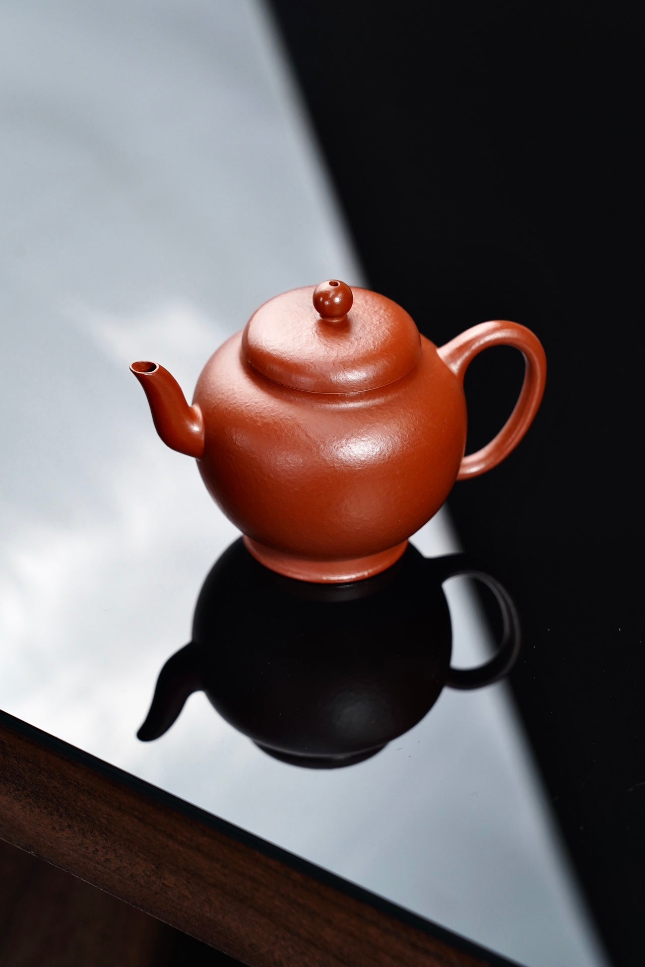 Nan Zhou Gao Shan  160cc - Yixing Zisha Purple Clay Teapot