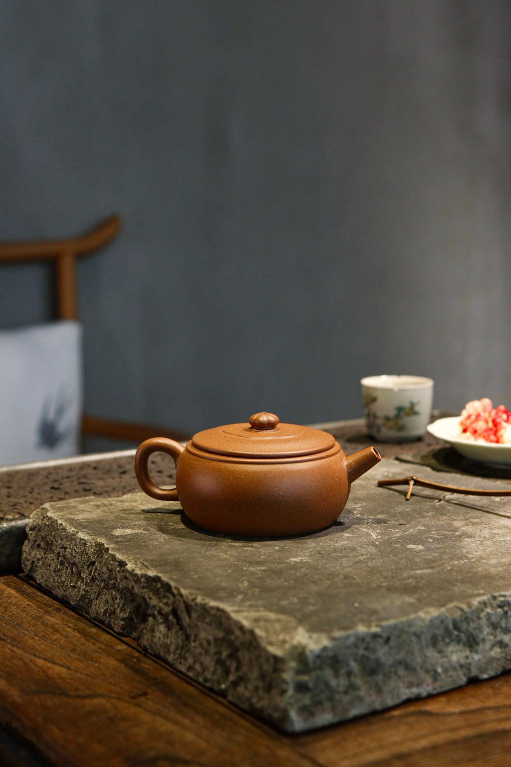 Rong Ling  200cc - Yixing Zisha Purple Clay Teapot