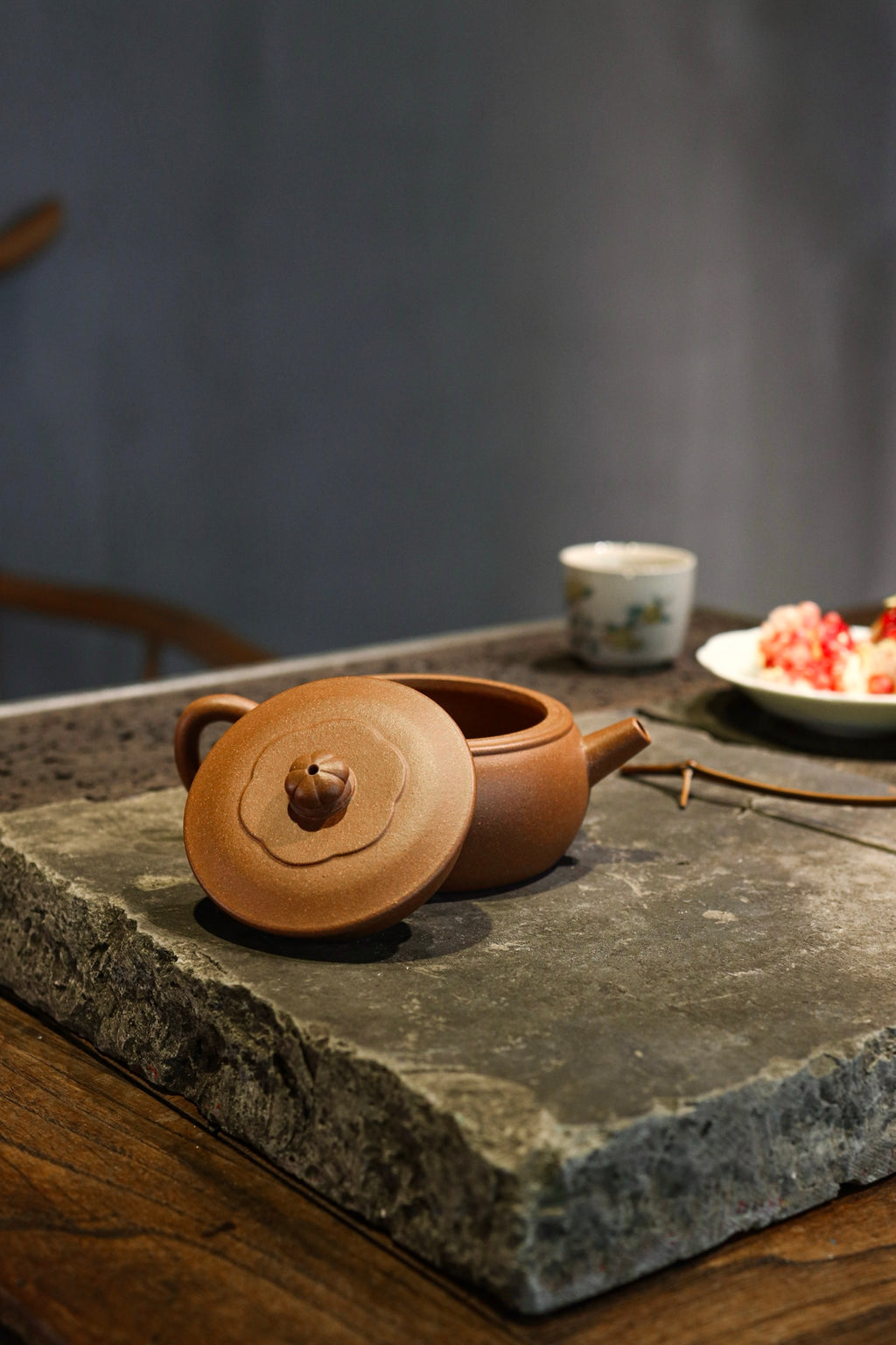 Rong Ling  200cc - Yixing Zisha Purple Clay Teapot
