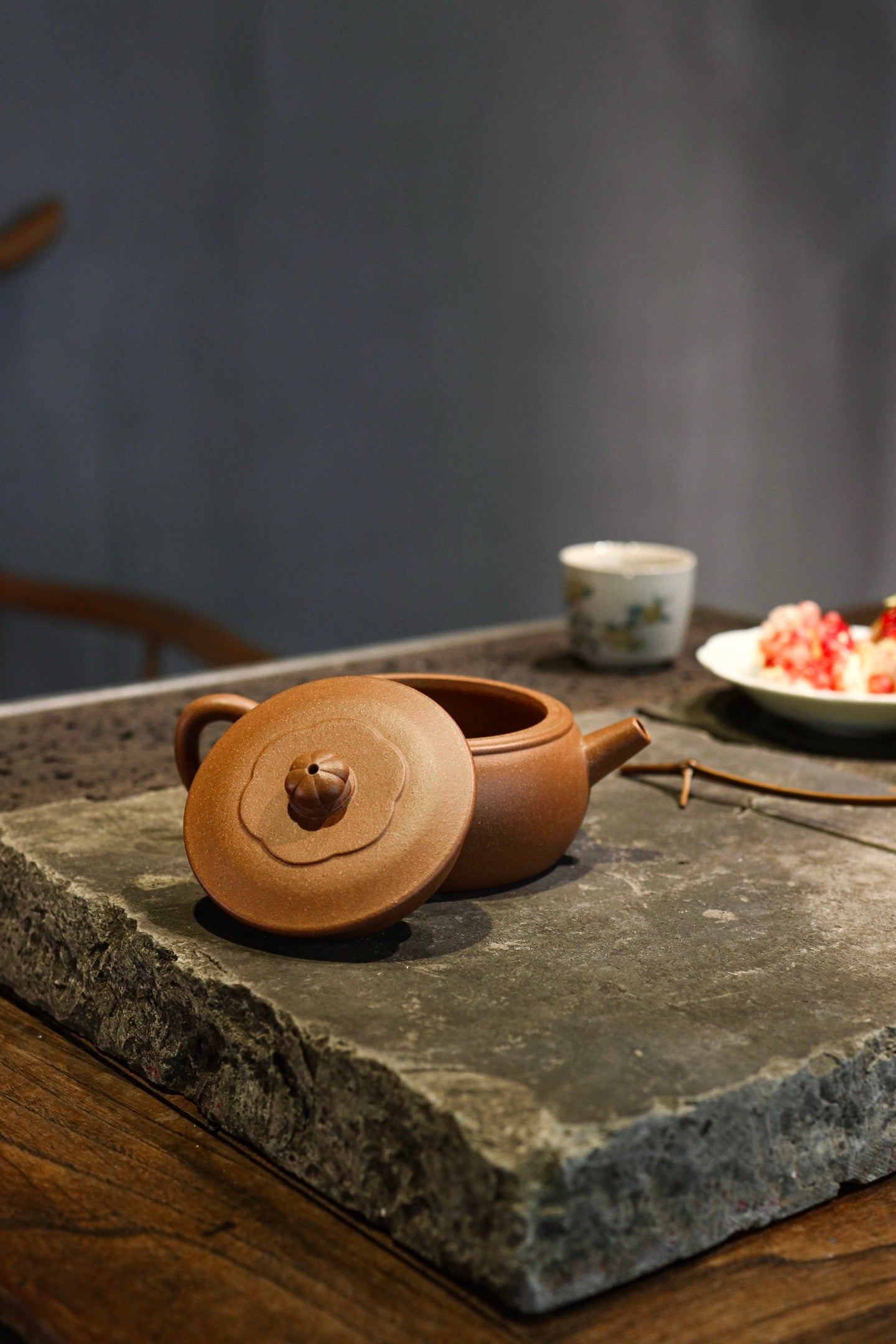 Rong Ling  200cc - Yixing Zisha Purple Clay Teapot