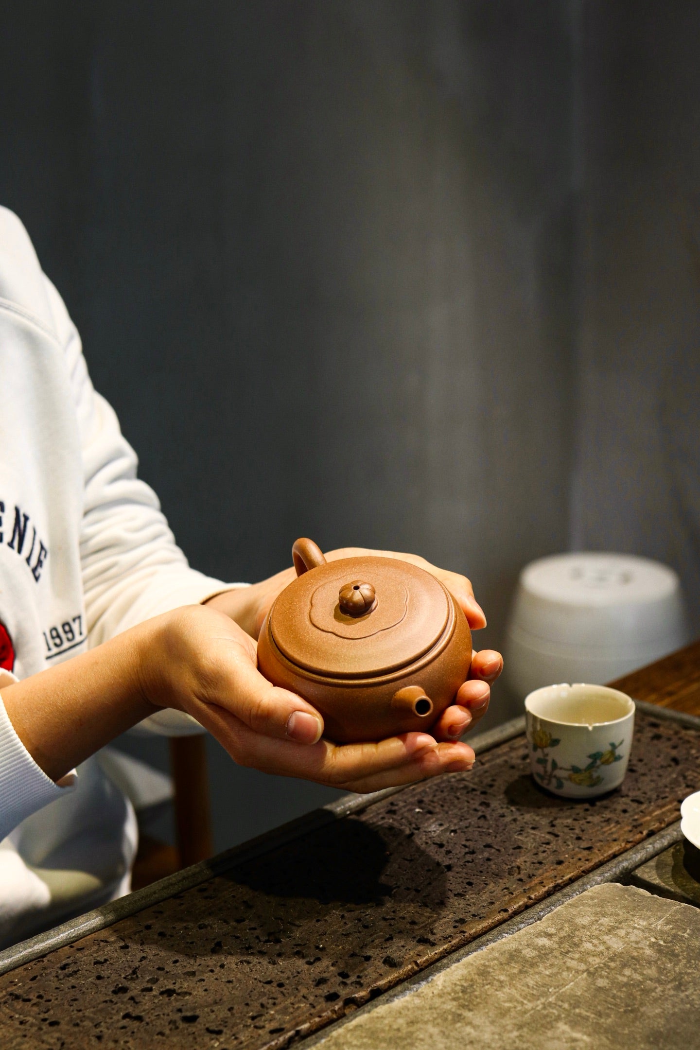 Rong Ling  200cc - Yixing Zisha Purple Clay Teapot