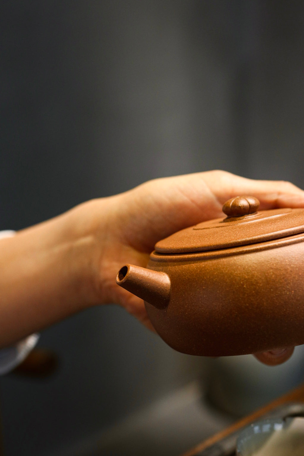 Rong Ling  200cc - Yixing Zisha Purple Clay Teapot
