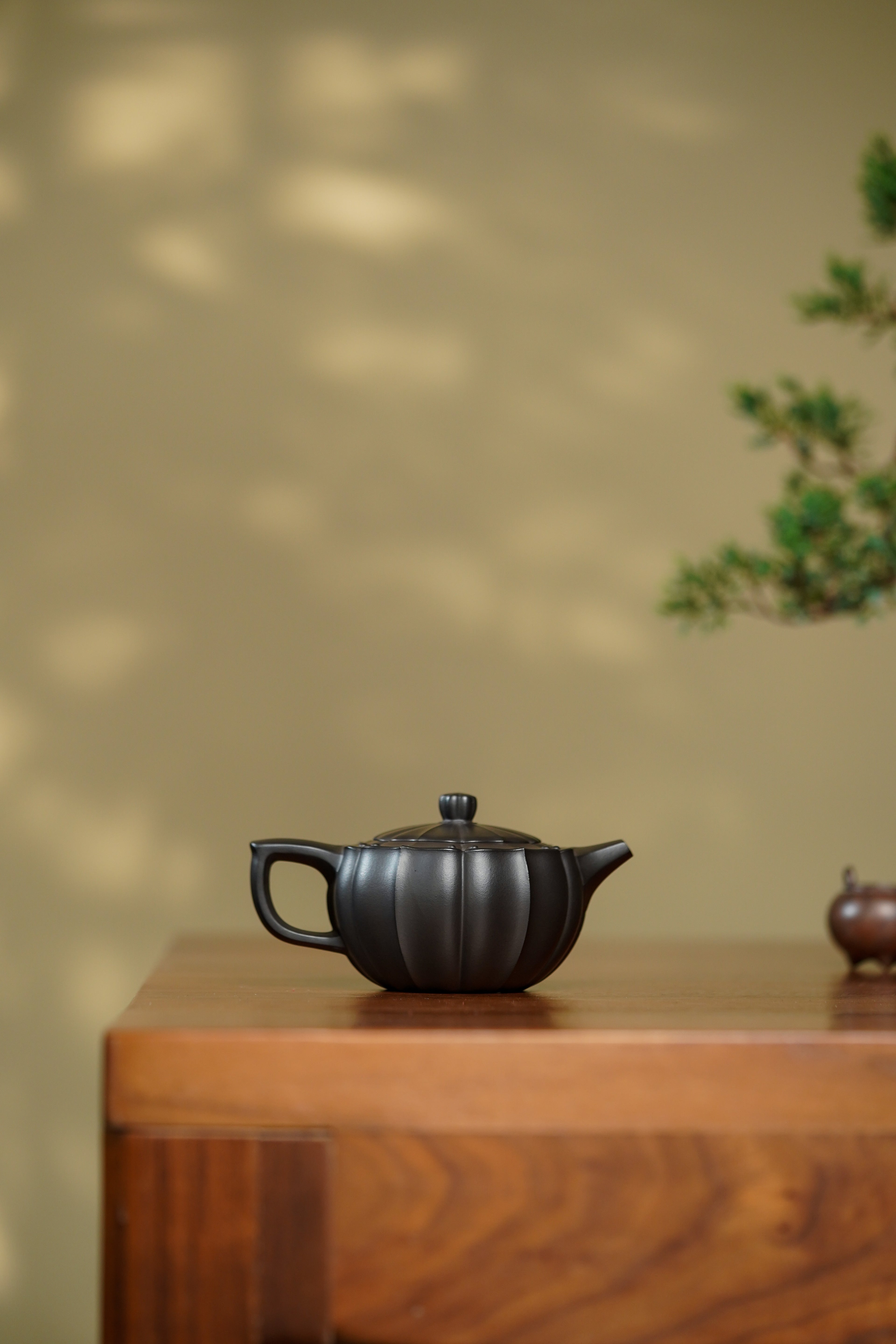 Wan Deng  280cc - Yixing Zisha Purple Clay Teapot