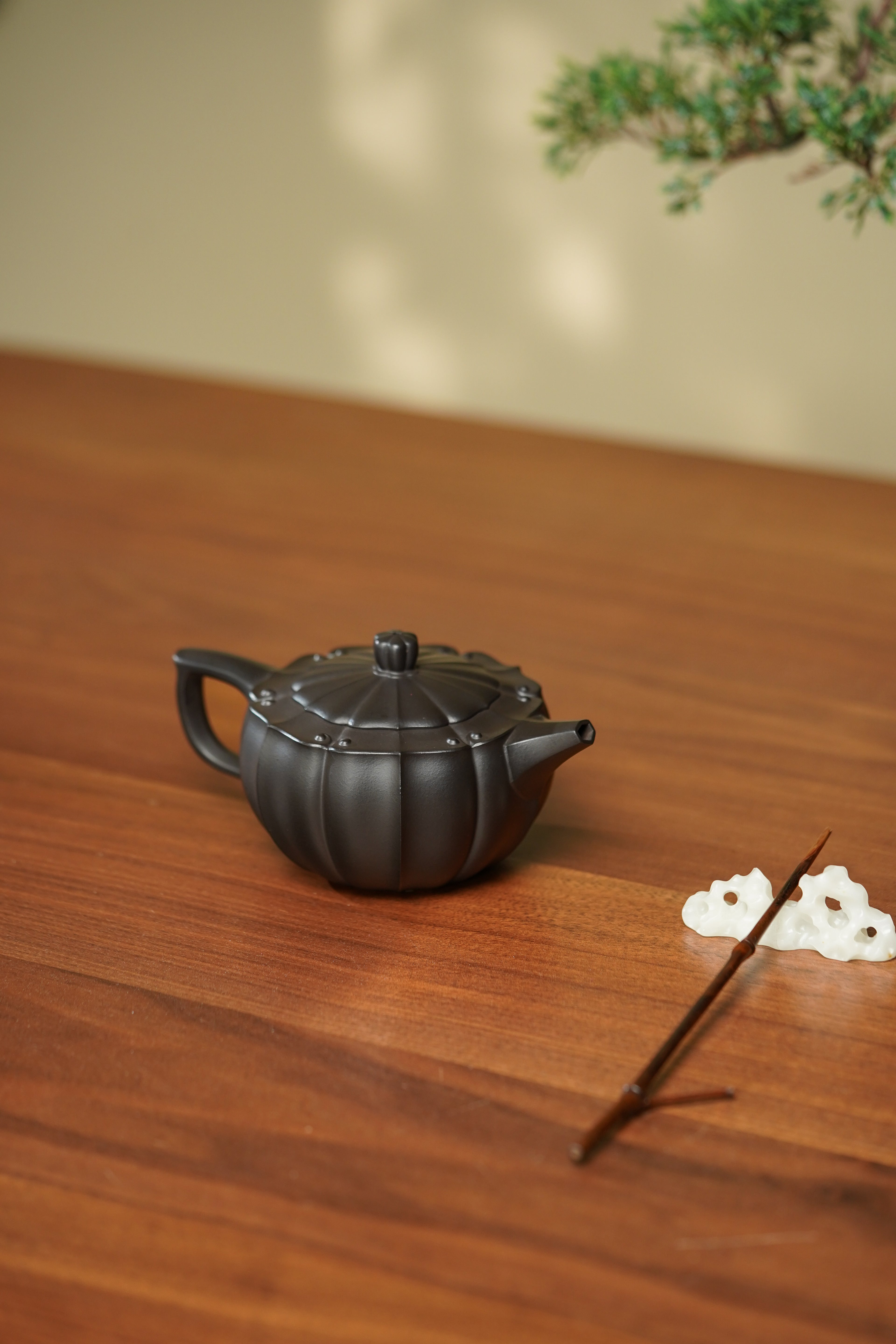 Wan Deng  280cc - Yixing Zisha Purple Clay Teapot