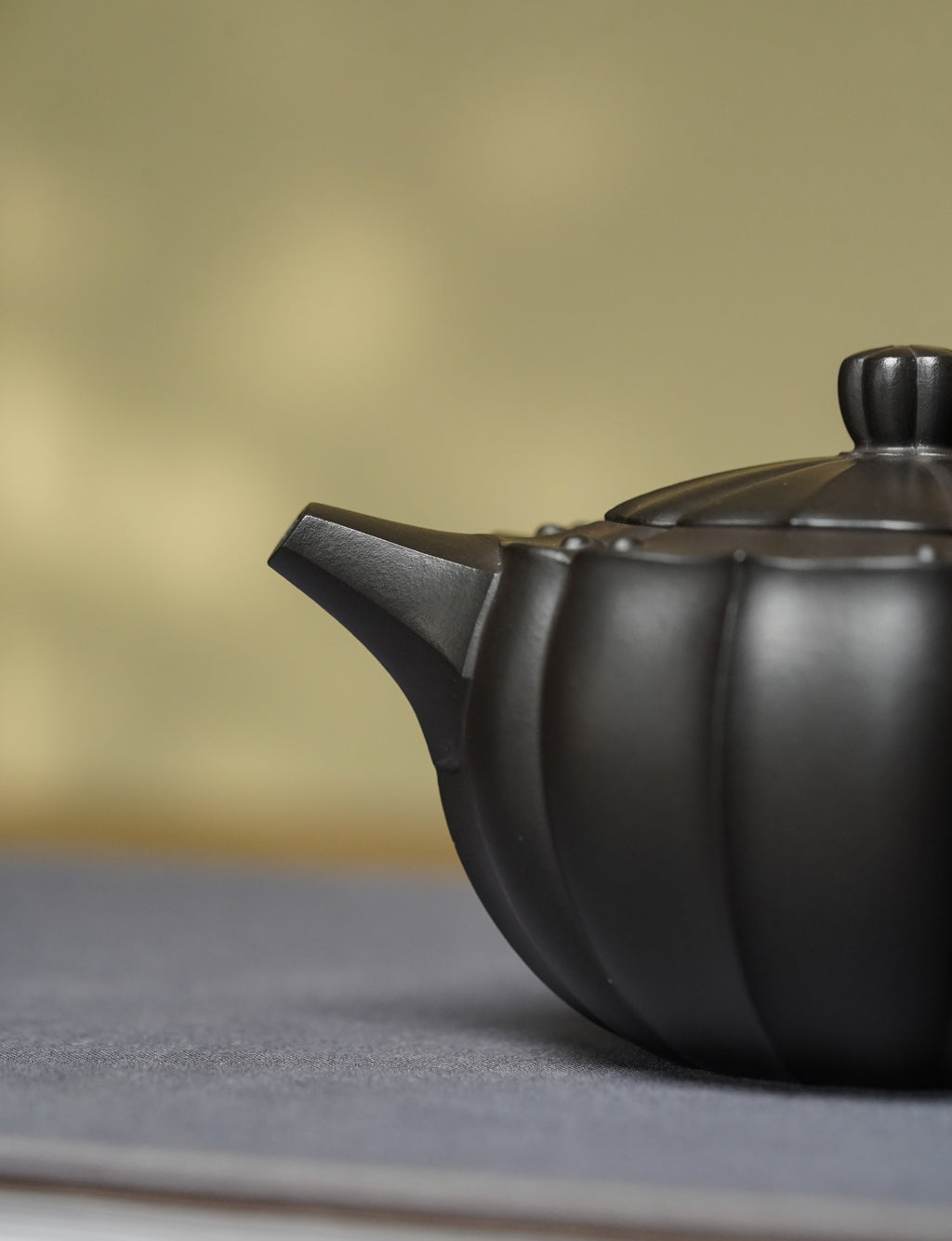 Wan Deng  280cc - Yixing Zisha Purple Clay Teapot