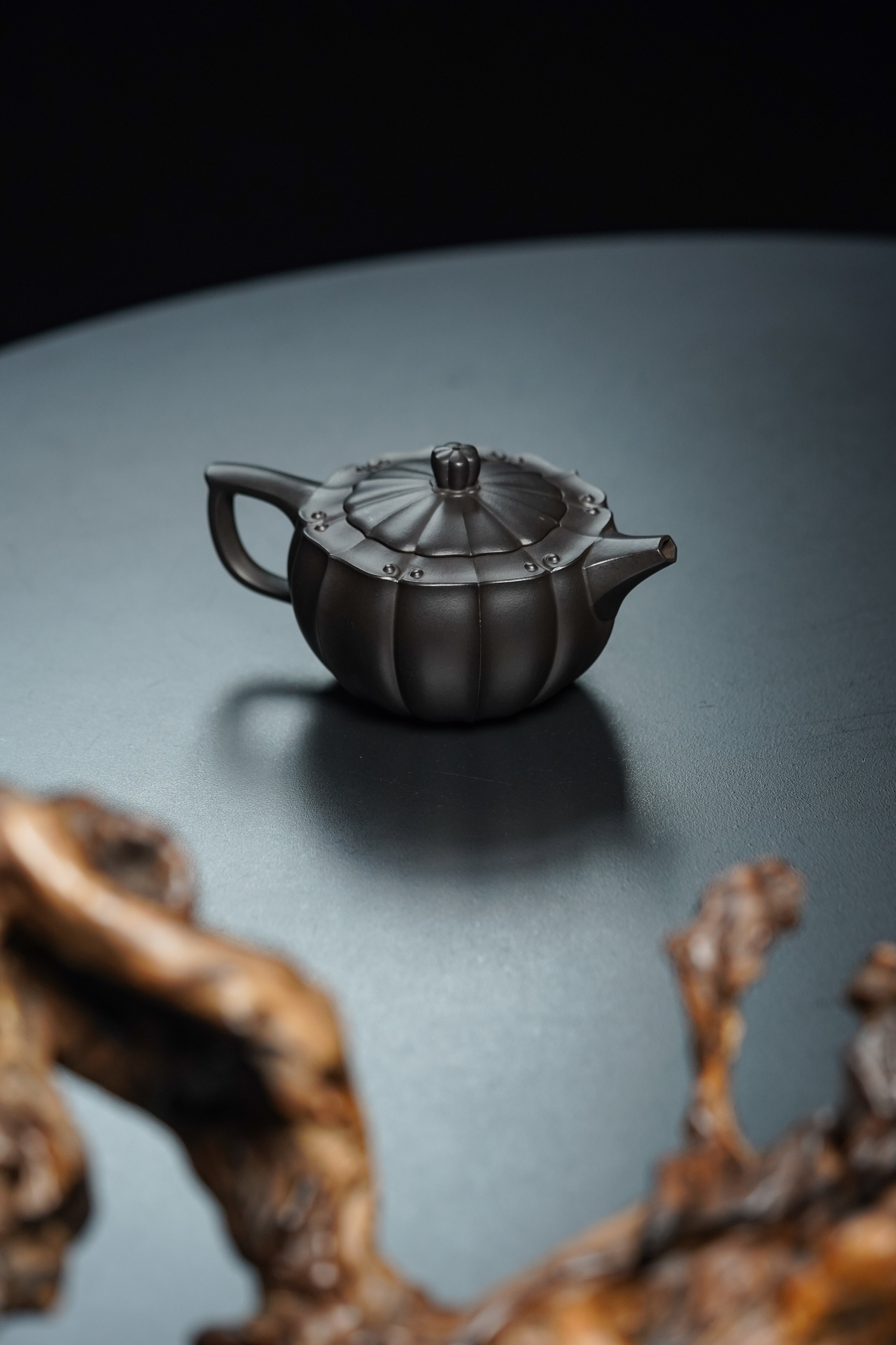 Wan Deng  280cc - Yixing Zisha Purple Clay Teapot