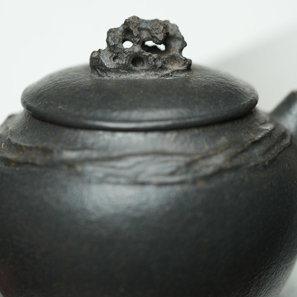 Tai Hu Shi Qu   130cc - Yixing Zisha Purple Clay Teapot