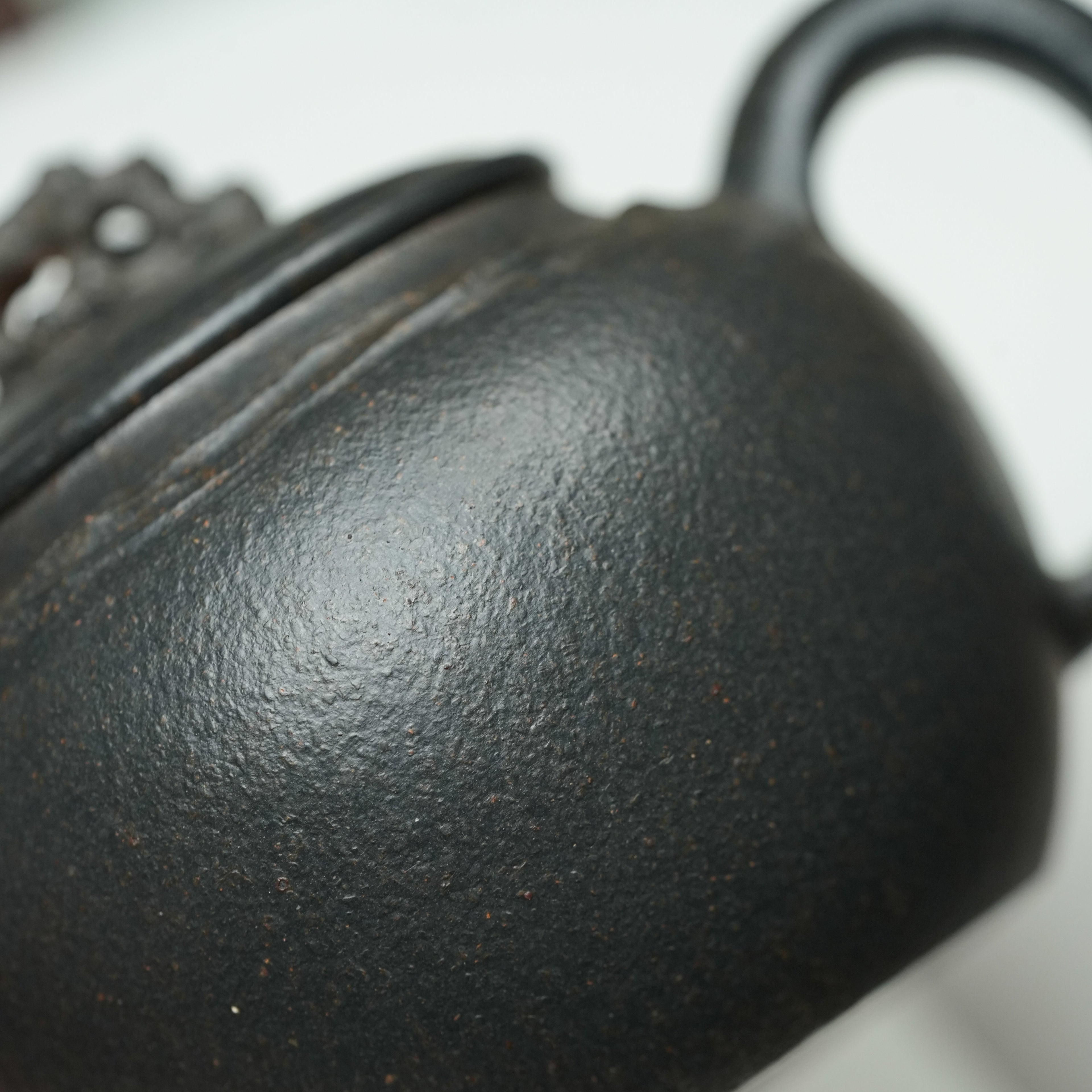 Tai Hu Shi Qu   130cc - Yixing Zisha Purple Clay Teapot