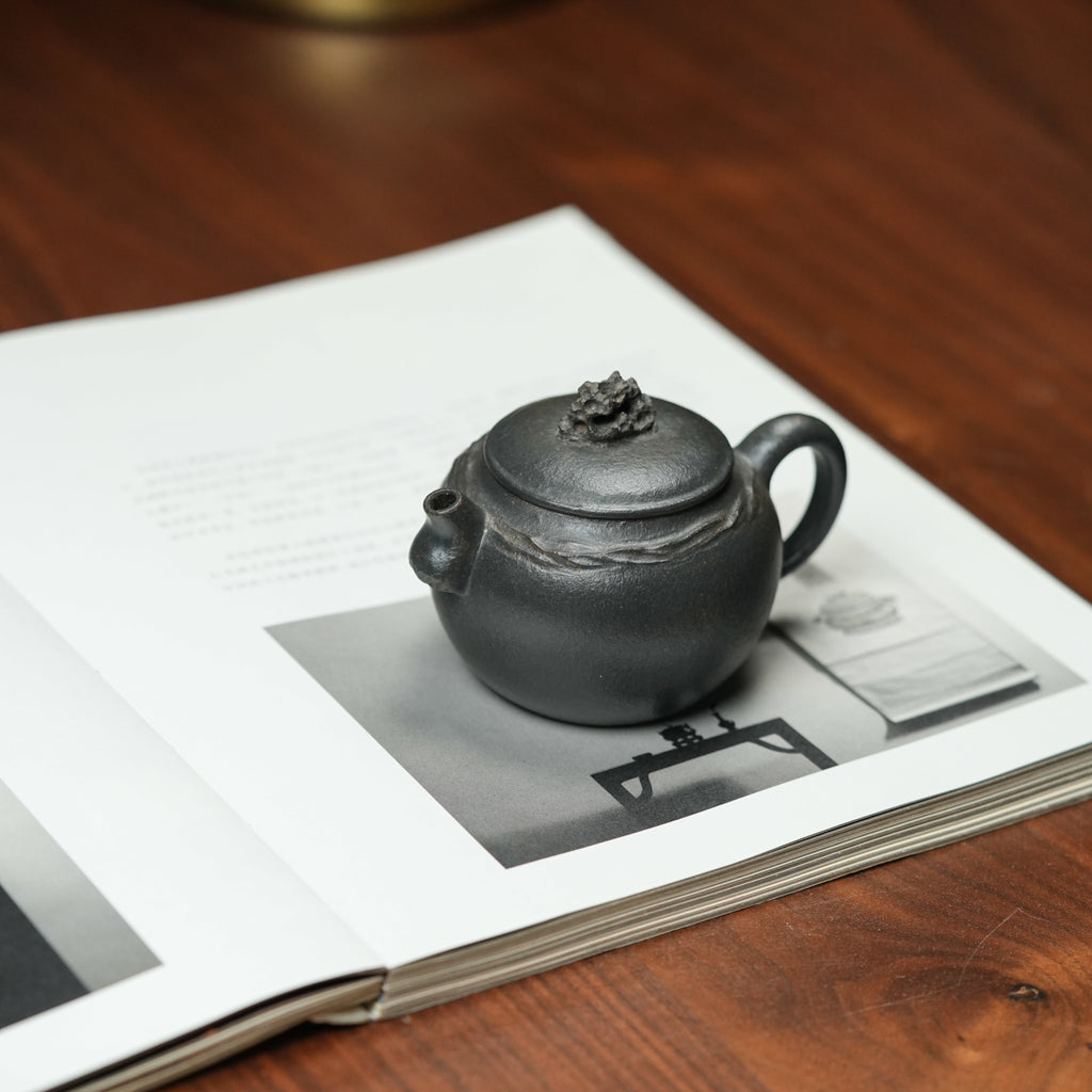 Tai Hu Shi Qu   130cc - Yixing Zisha Purple Clay Teapot
