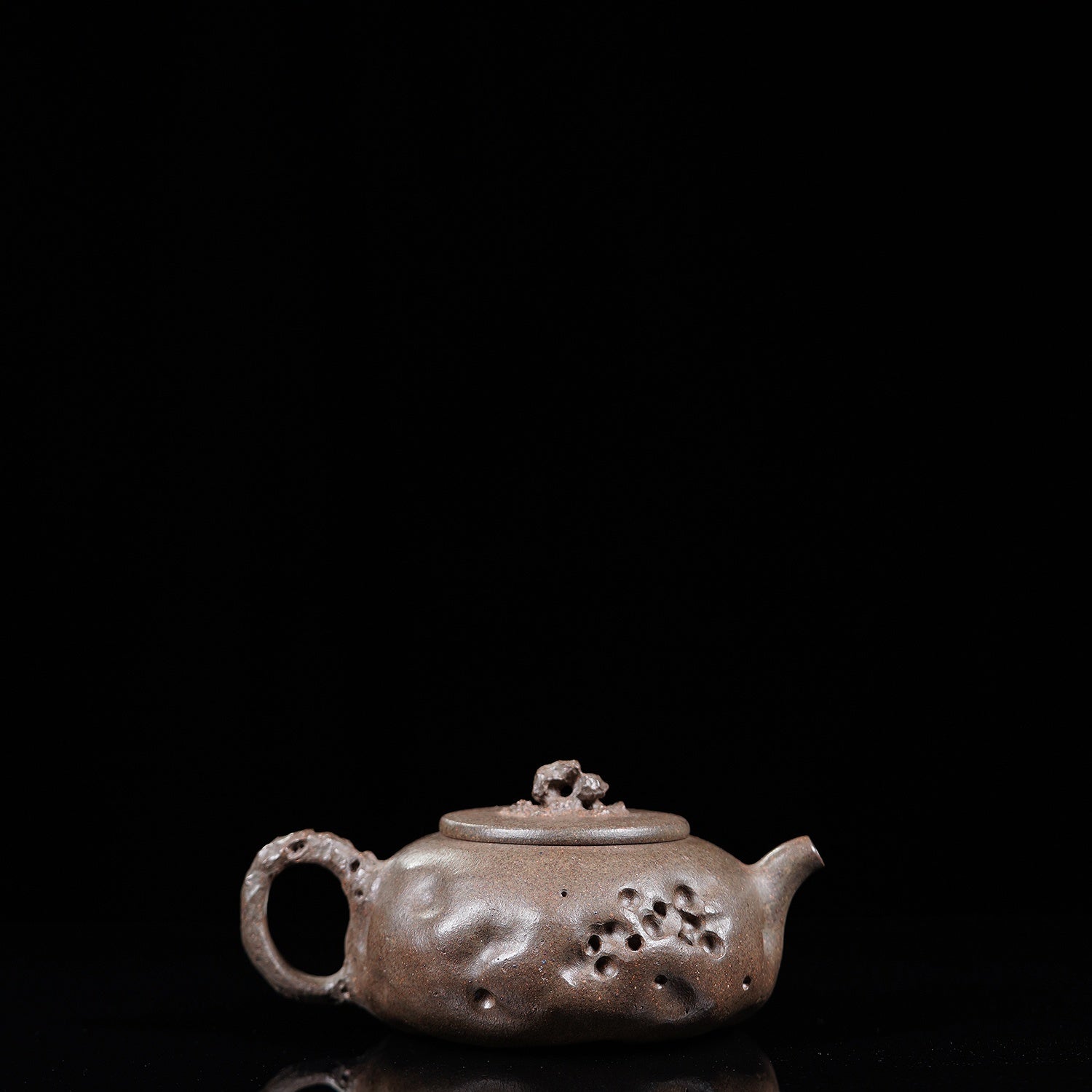 Tai Hu Shi Qu   180cc - Yixing Zisha Purple Clay Teapot
