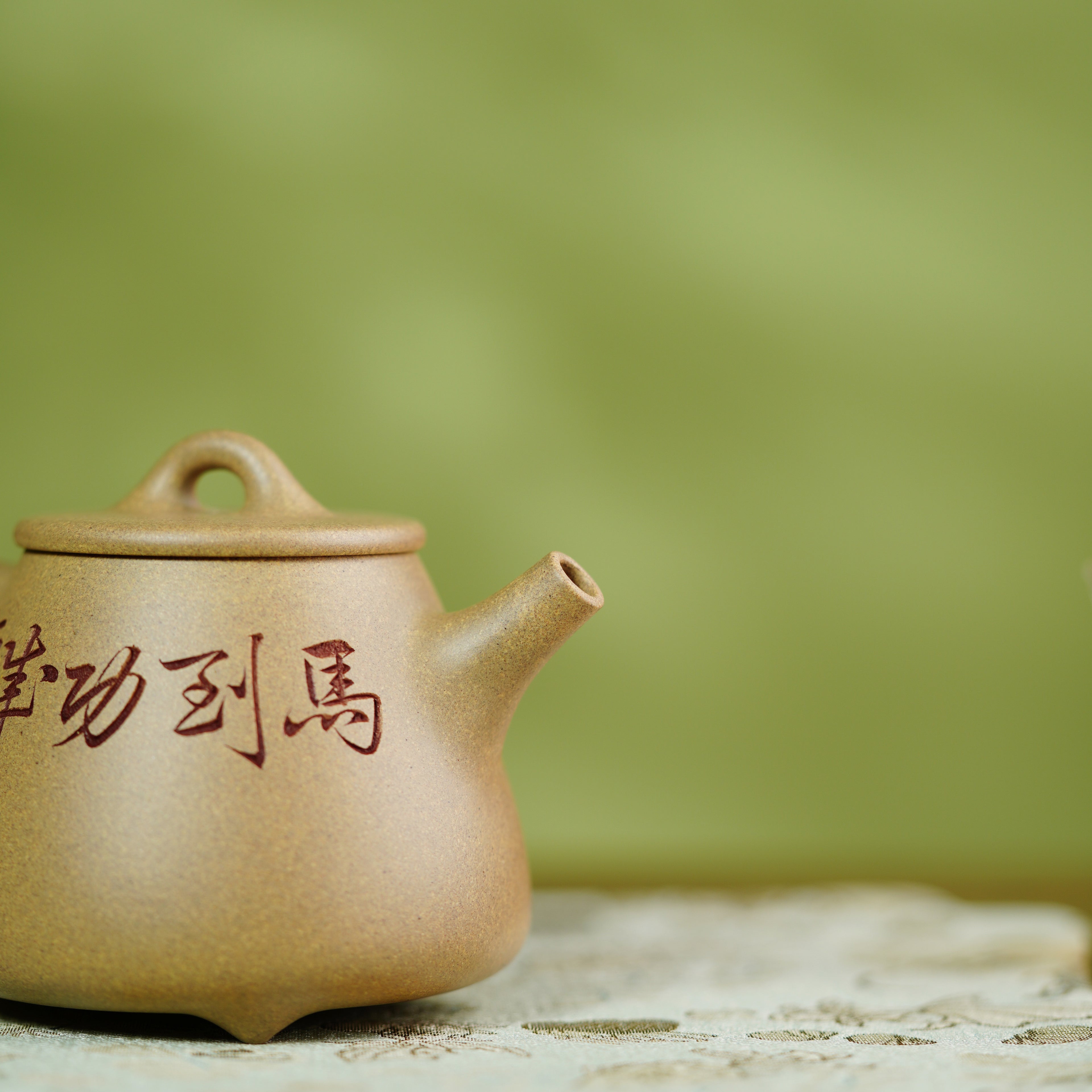 Gao Shi Pian  230cc - Yixing Zisha Purple Clay Teapot