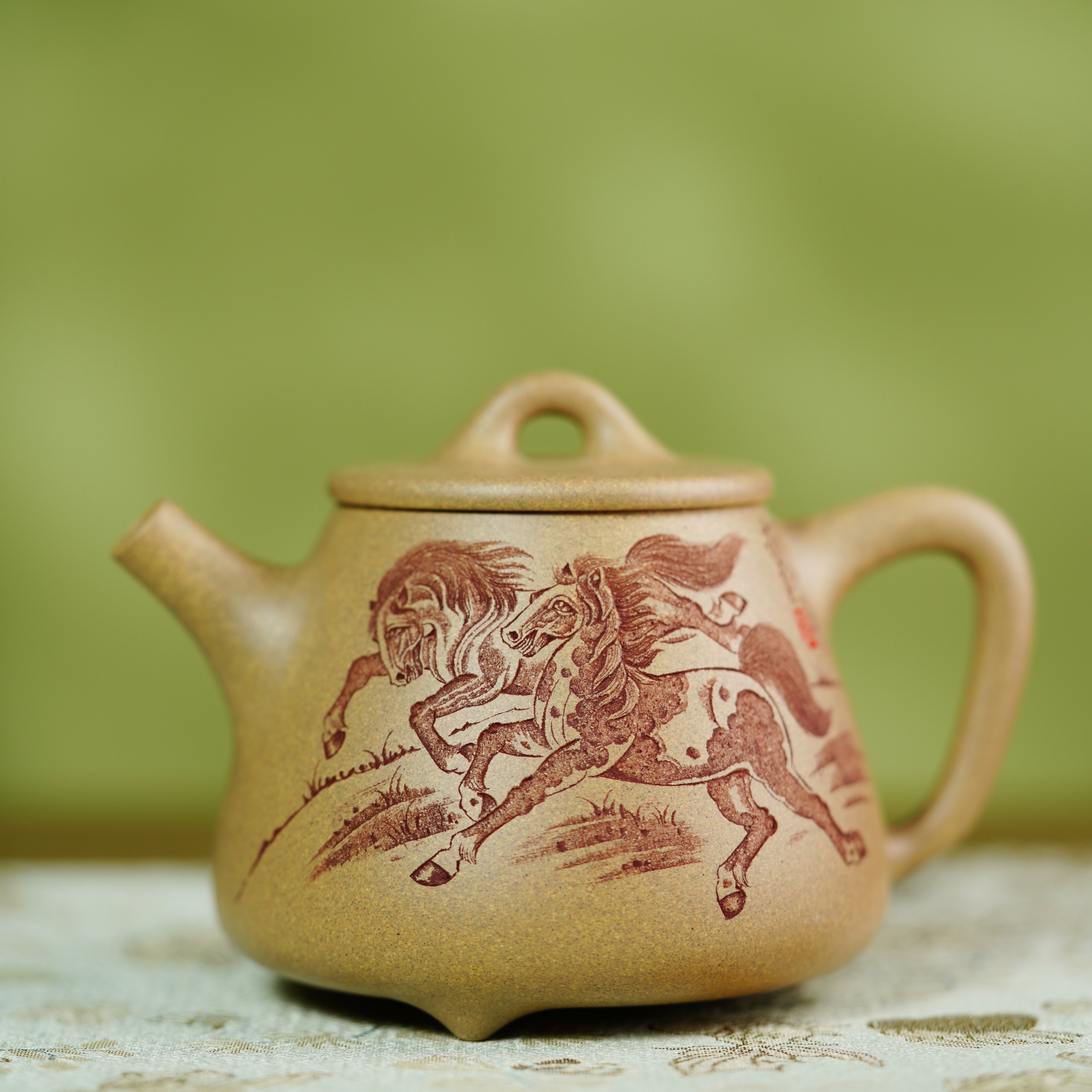 Gao Shi Pian  230cc - Yixing Zisha Purple Clay Teapot