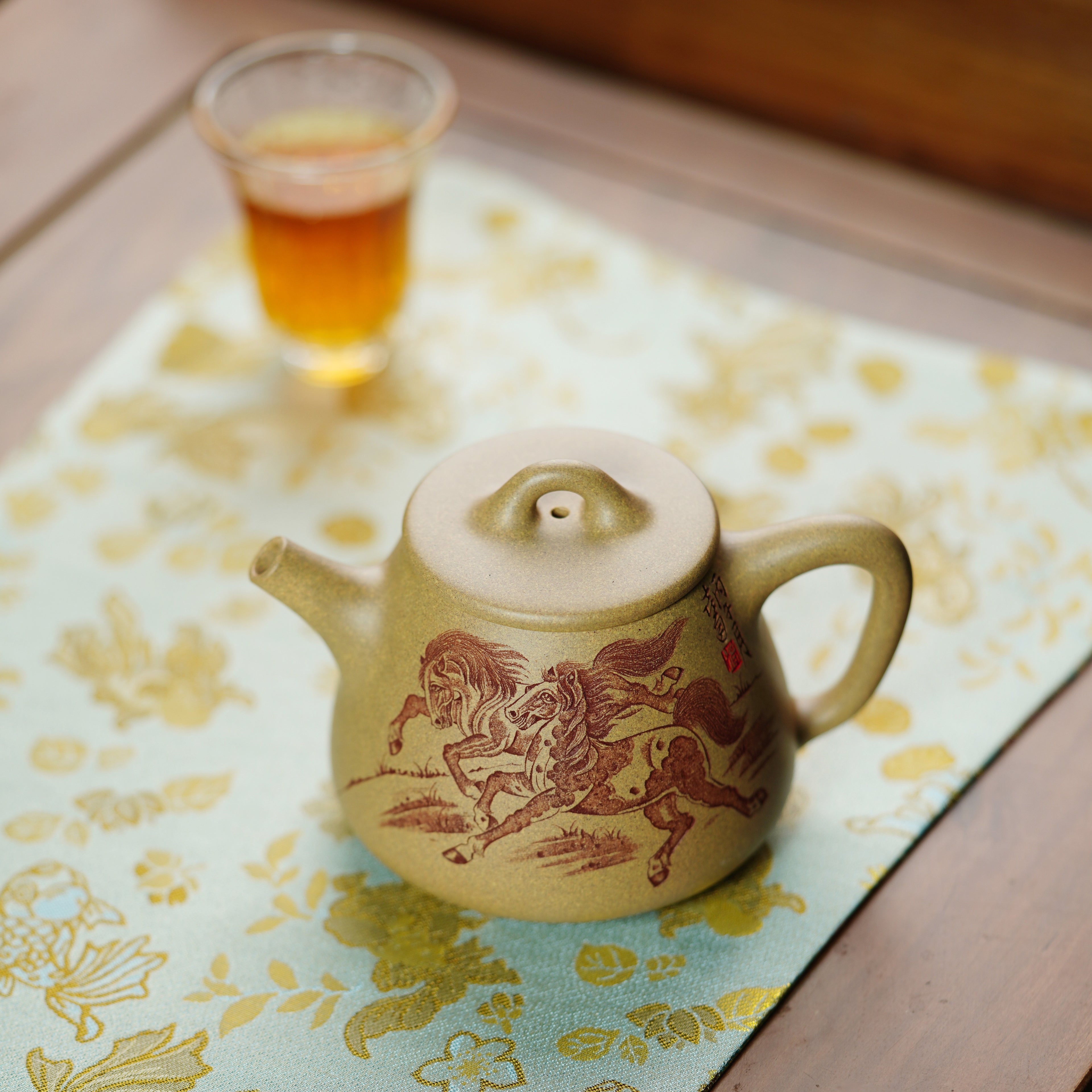 Gao Shi Pian  230cc - Yixing Zisha Purple Clay Teapot