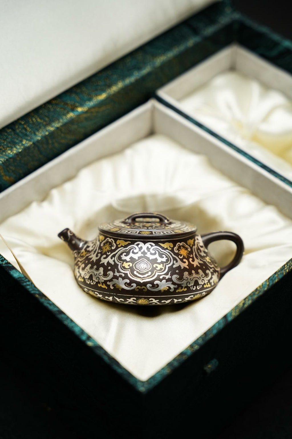 Yue Piao  160cc - Yixing Zisha Purple Clay Teapot