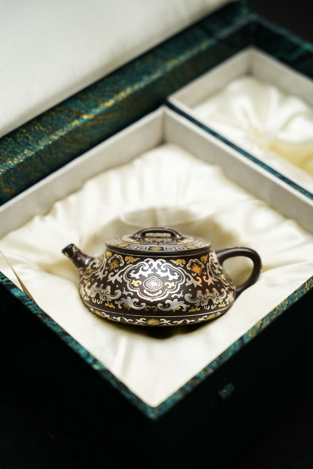 Yue Piao  160cc - Yixing Zisha Purple Clay Teapot
