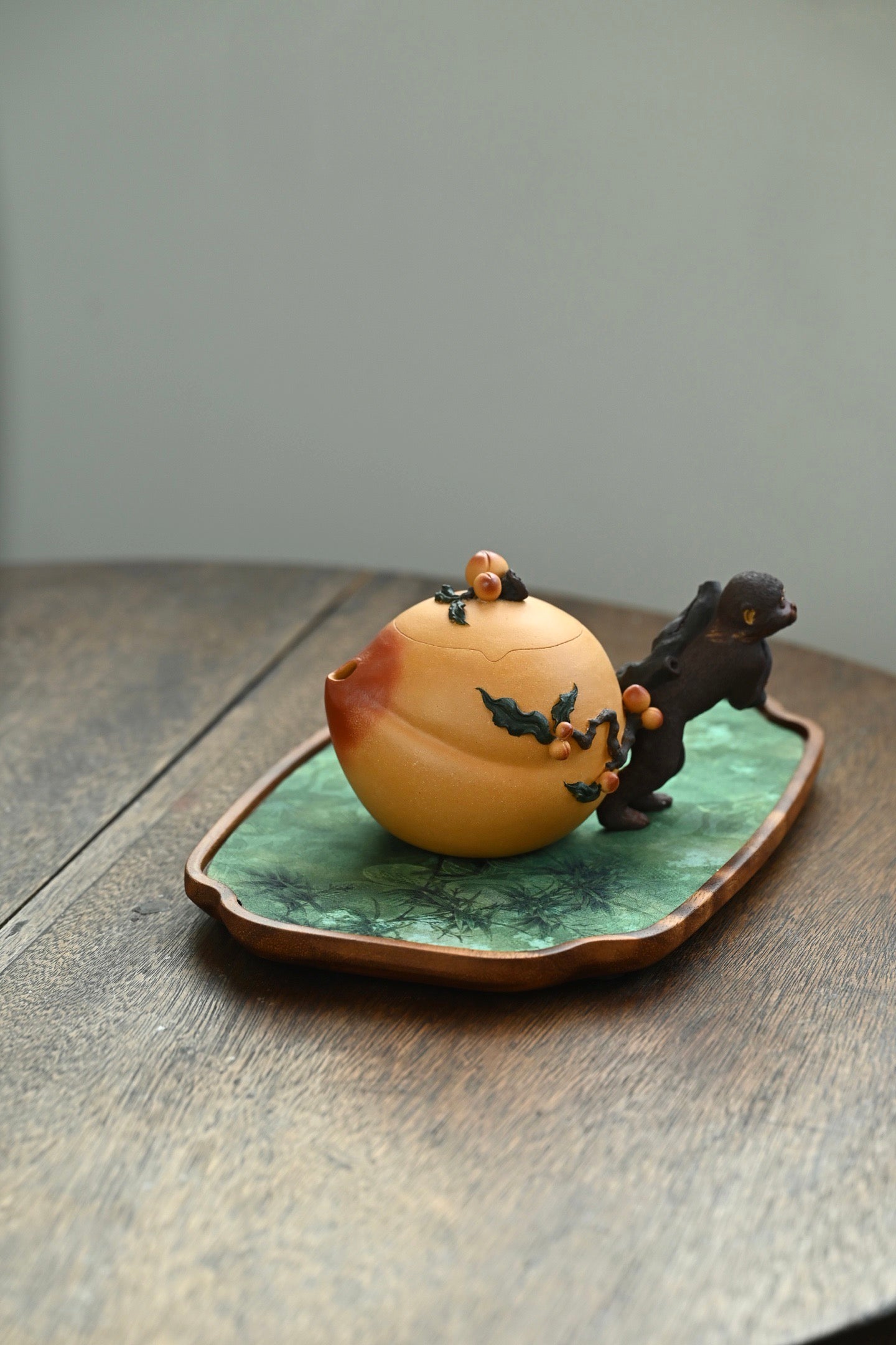 Ling Hou Xian Rui  300cc - Yixing Zisha Purple Clay Teapot