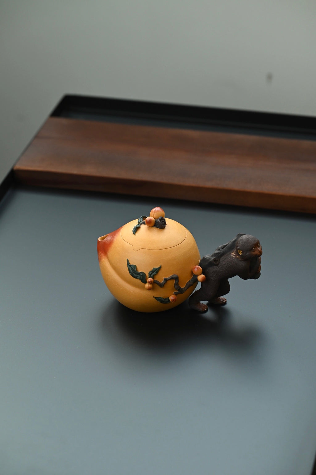 Ling Hou Xian Rui  300cc - Yixing Zisha Purple Clay Teapot