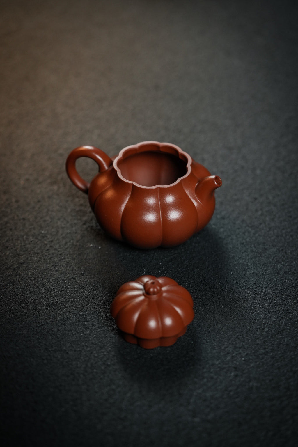 Fan Xin Ling Long   130cc - Yixing Zisha Purple Clay Teapot