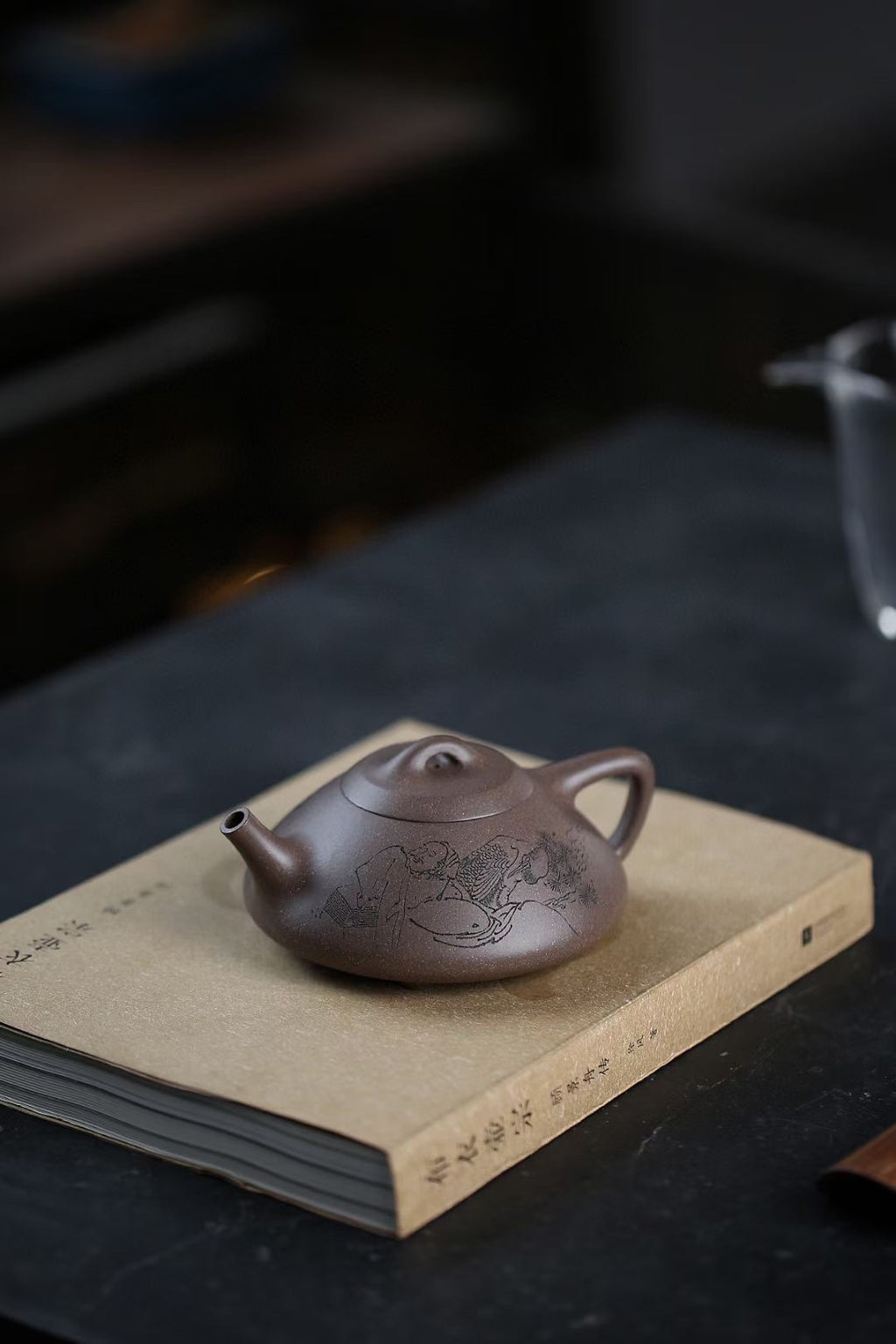 Bian Shi Piao   220cc - Yixing Zisha Purple Clay Teapot