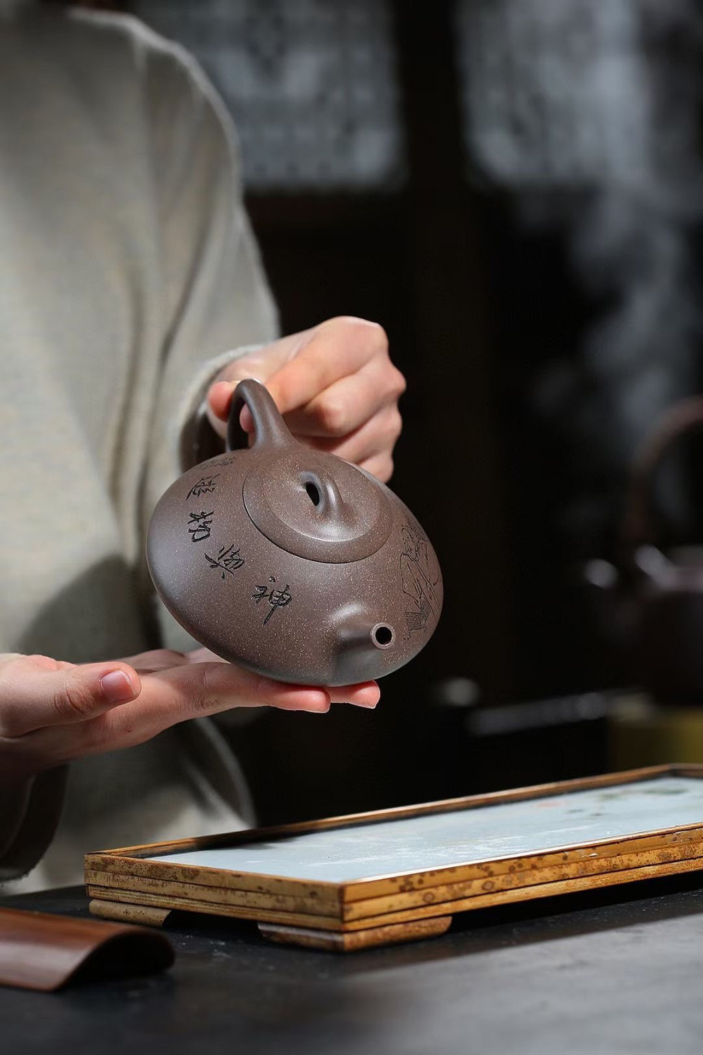 Bian Shi Piao   220cc - Yixing Zisha Purple Clay Teapot