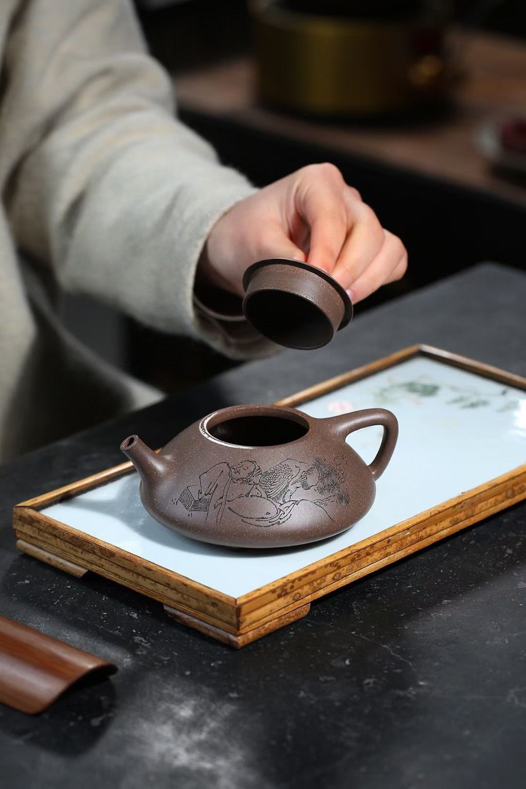 Bian Shi Piao   220cc - Yixing Zisha Purple Clay Teapot