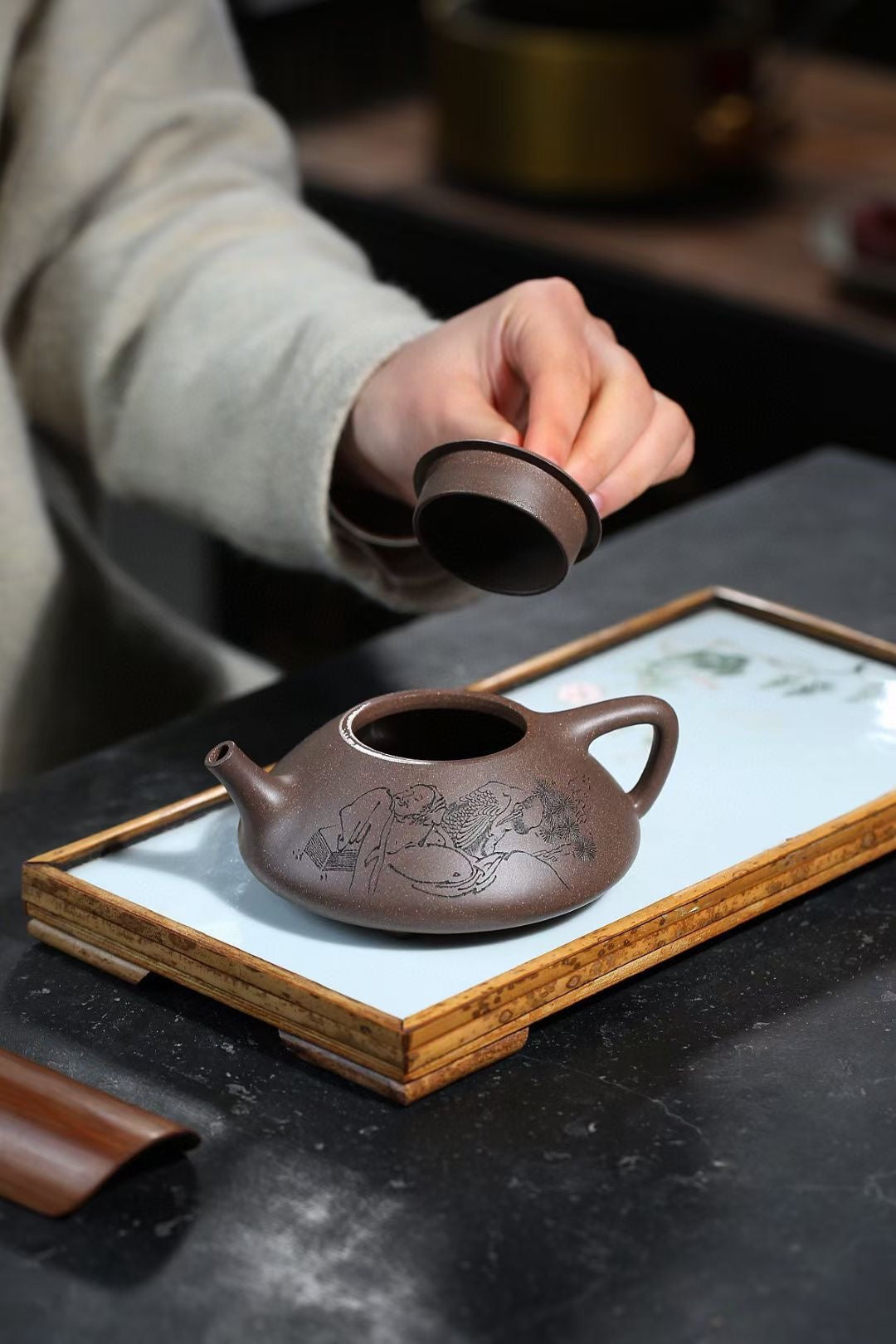 Bian Shi Piao   220cc - Yixing Zisha Purple Clay Teapot