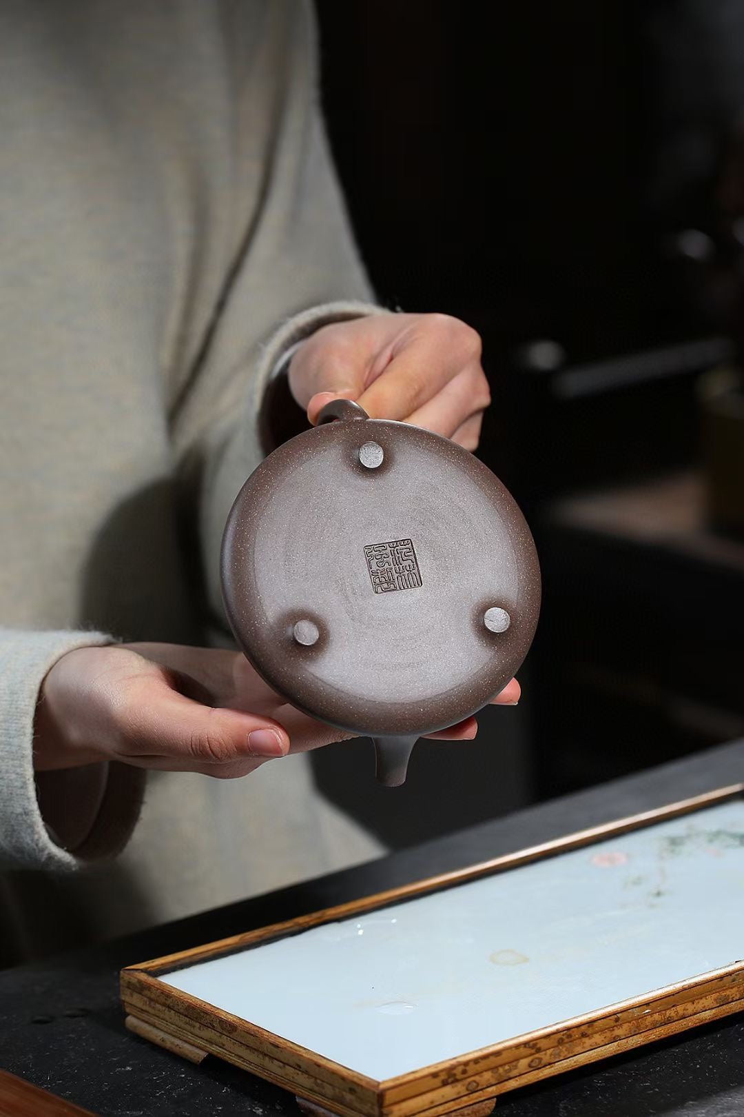 Bian Shi Piao   220cc - Yixing Zisha Purple Clay Teapot