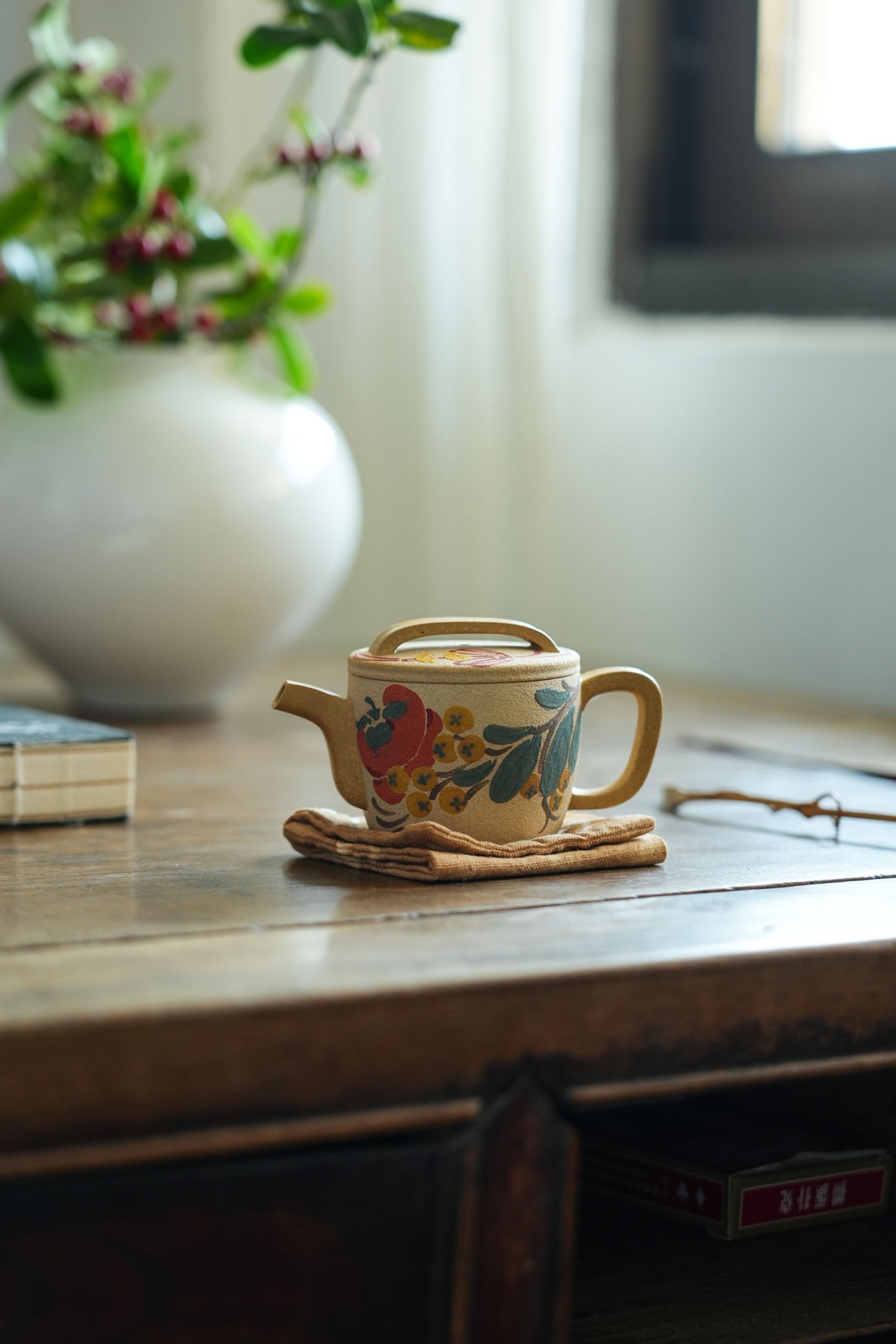 Shi Shi Ru Yi   120cc - Yixing Zisha Purple Clay Teapot
