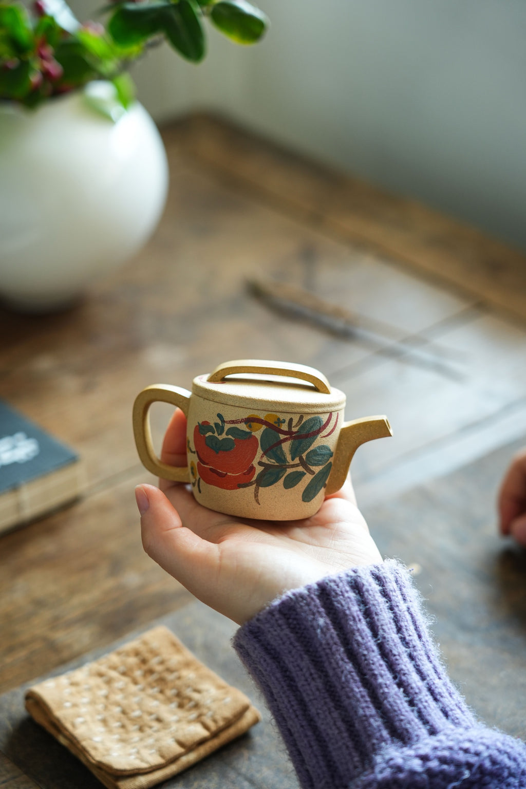 Shi Shi Ru Yi   120cc - Yixing Zisha Purple Clay Teapot